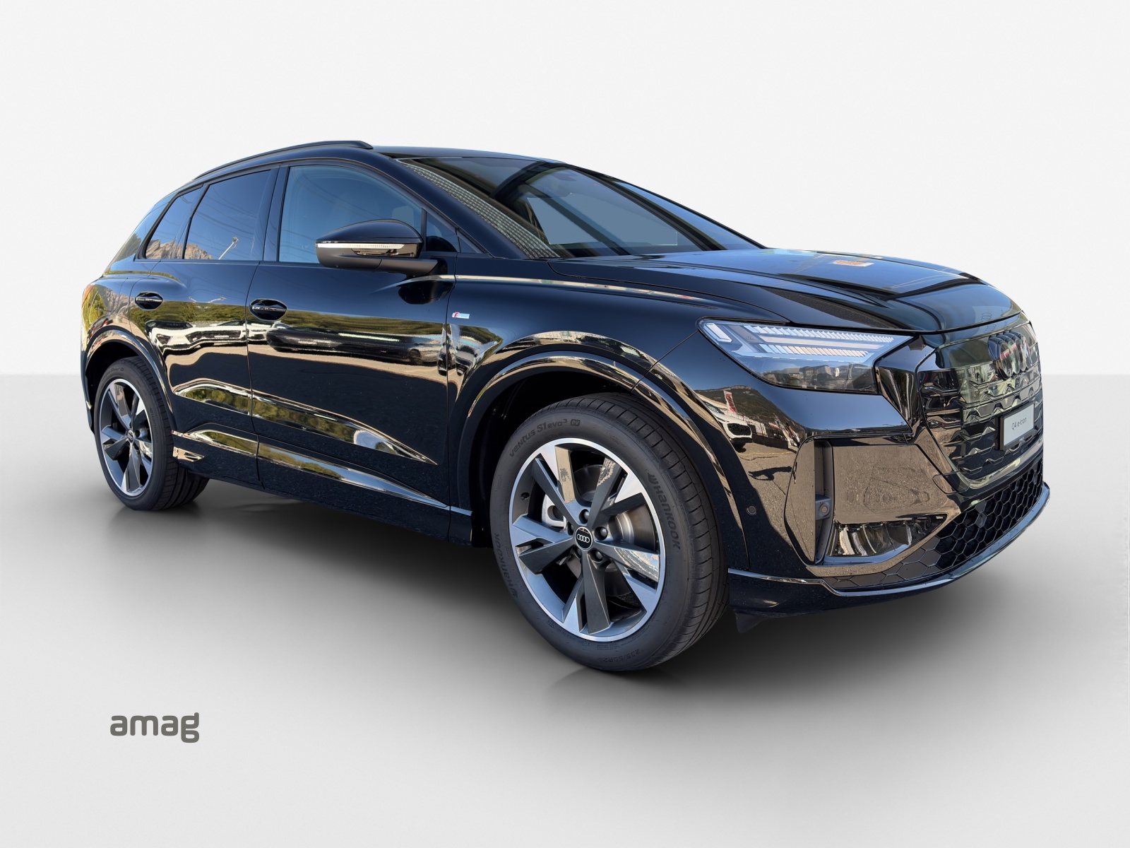 AUDI Q4 SUV e-tron quattro performance Edition Swiss-Ski-image-5