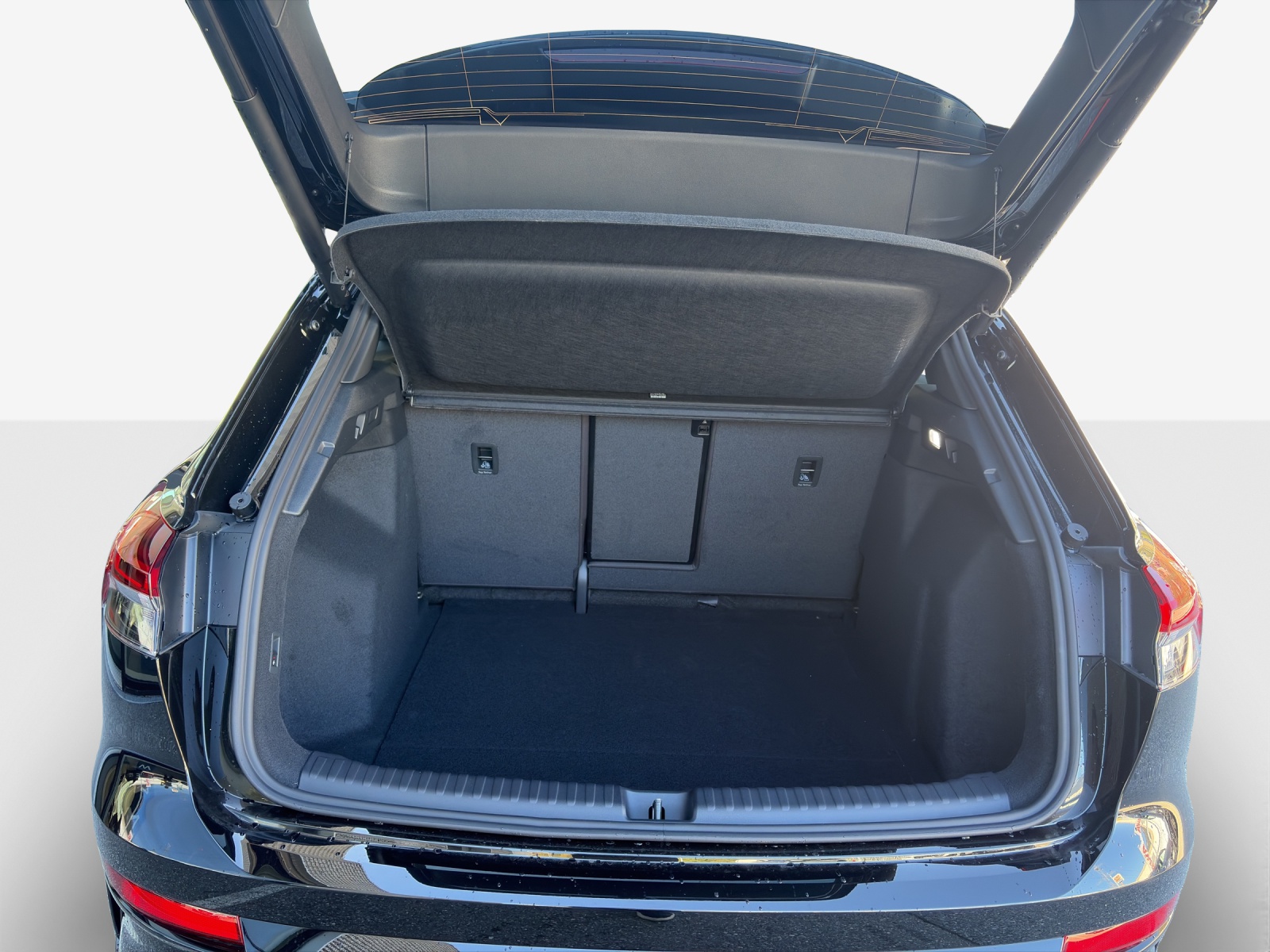 AUDI Q4 SUV e-tron quattro performance Edition Swiss-Ski-image-12