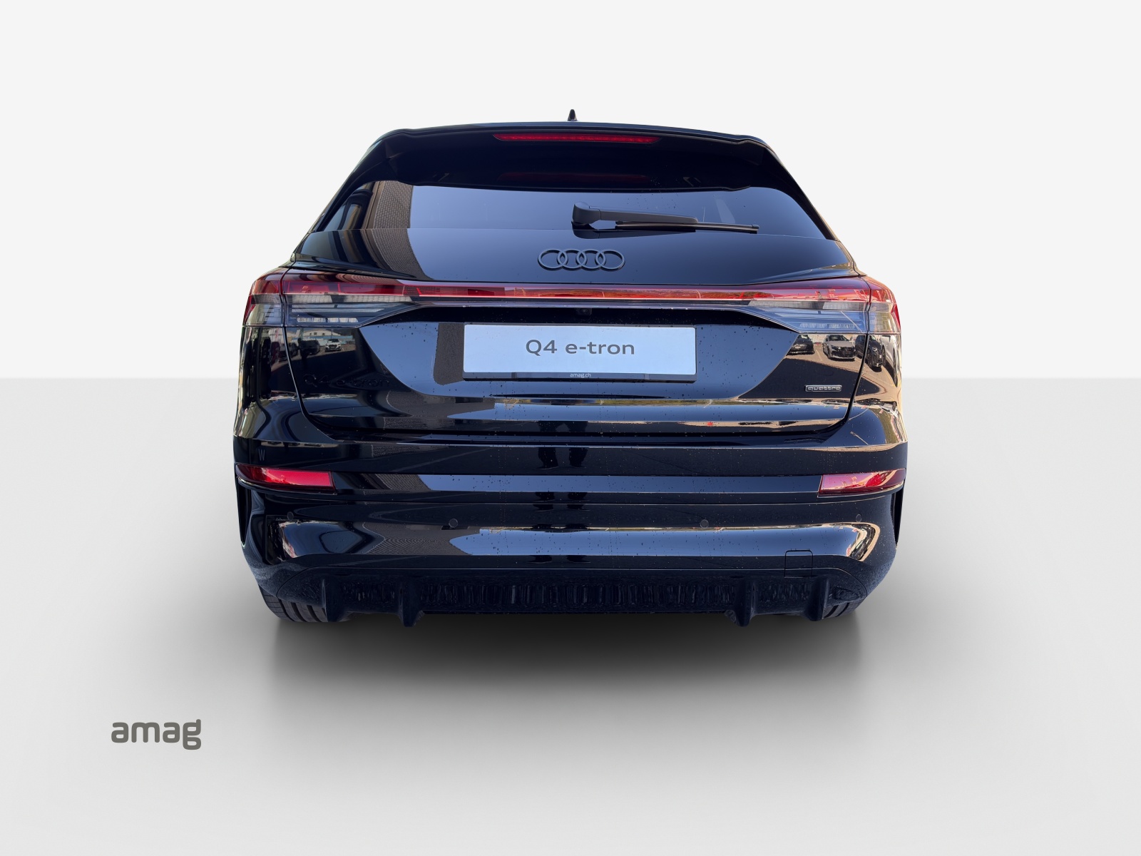 AUDI Q4 SUV e-tron quattro performance Edition Swiss-Ski-image-3
