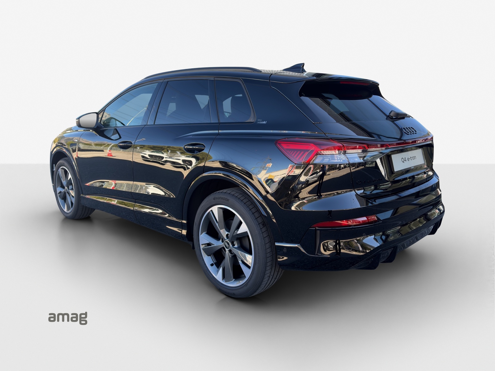 AUDI Q4 SUV e-tron quattro performance Edition Swiss-Ski-image-2
