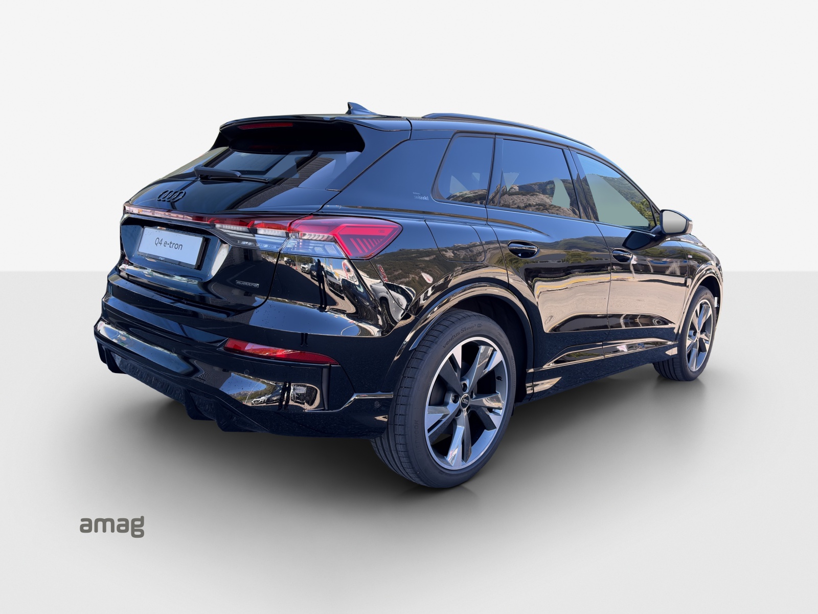 AUDI Q4 SUV e-tron quattro performance Edition Swiss-Ski-image-4
