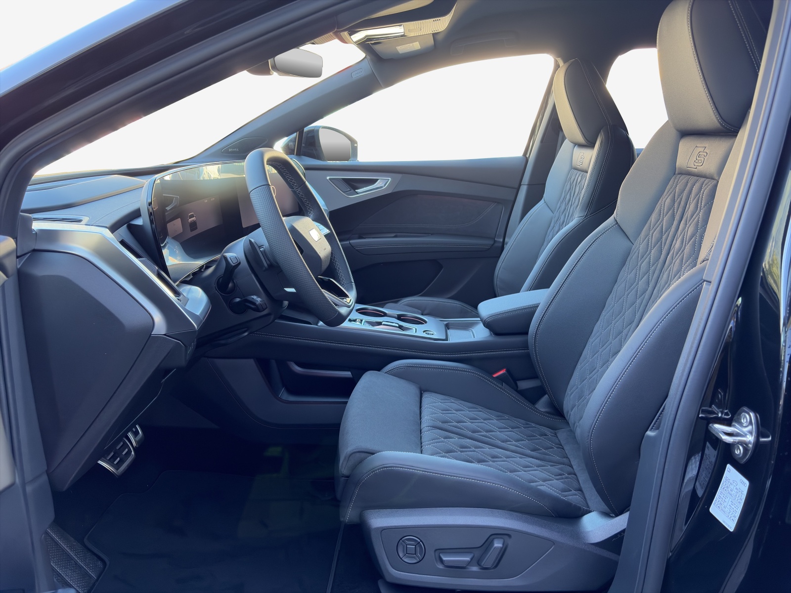 AUDI Q4 SUV e-tron quattro performance Edition Swiss-Ski-image-7