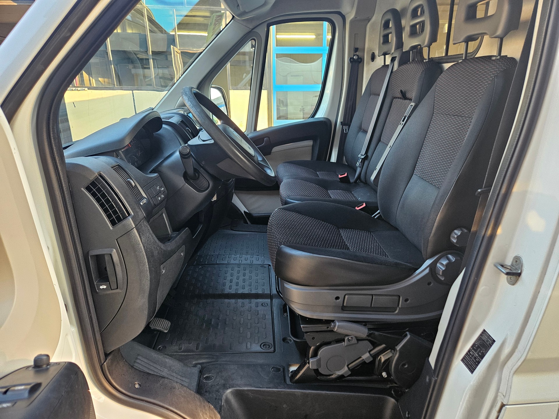 CITROEN 2.0 BlueHDi 130 Attraction-image-5