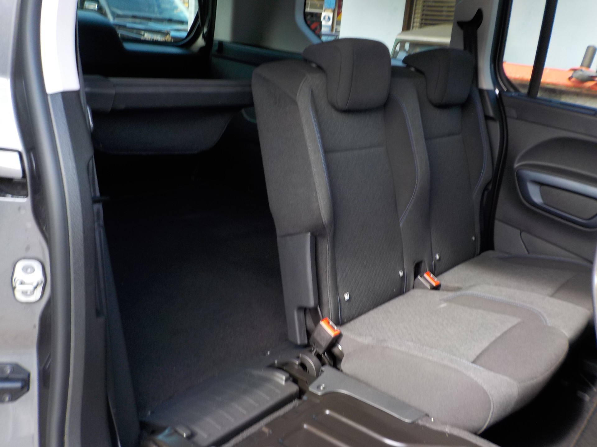 PEUGEOT Rifter 1.2 PureTech Allure Pack EAT8-image-6