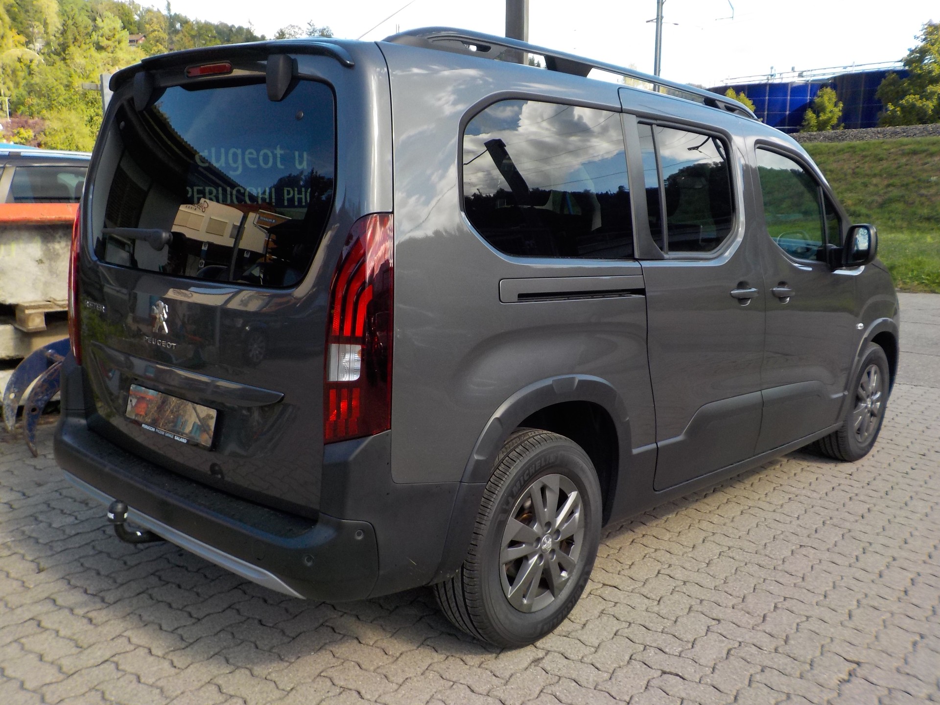 PEUGEOT Rifter 1.2 PureTech Allure Pack EAT8-image-3