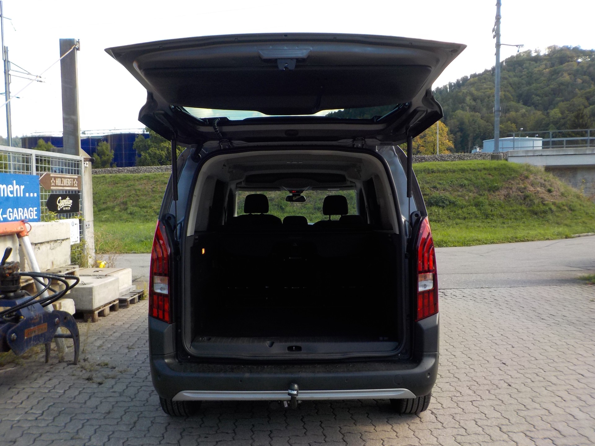 PEUGEOT Rifter 1.2 PureTech Allure Pack EAT8-image-4