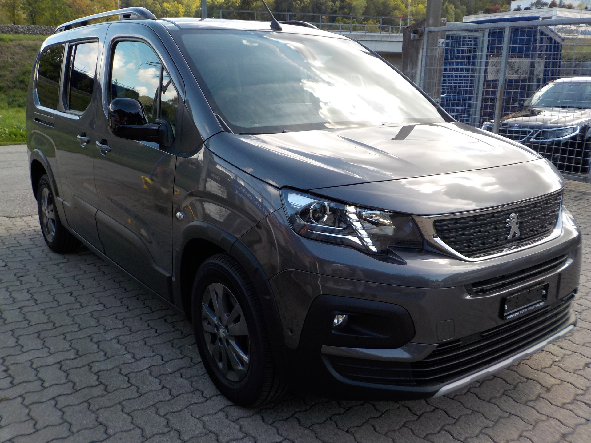 PEUGEOT Rifter 1.2 PureTech Allure Pack EAT8-image-1