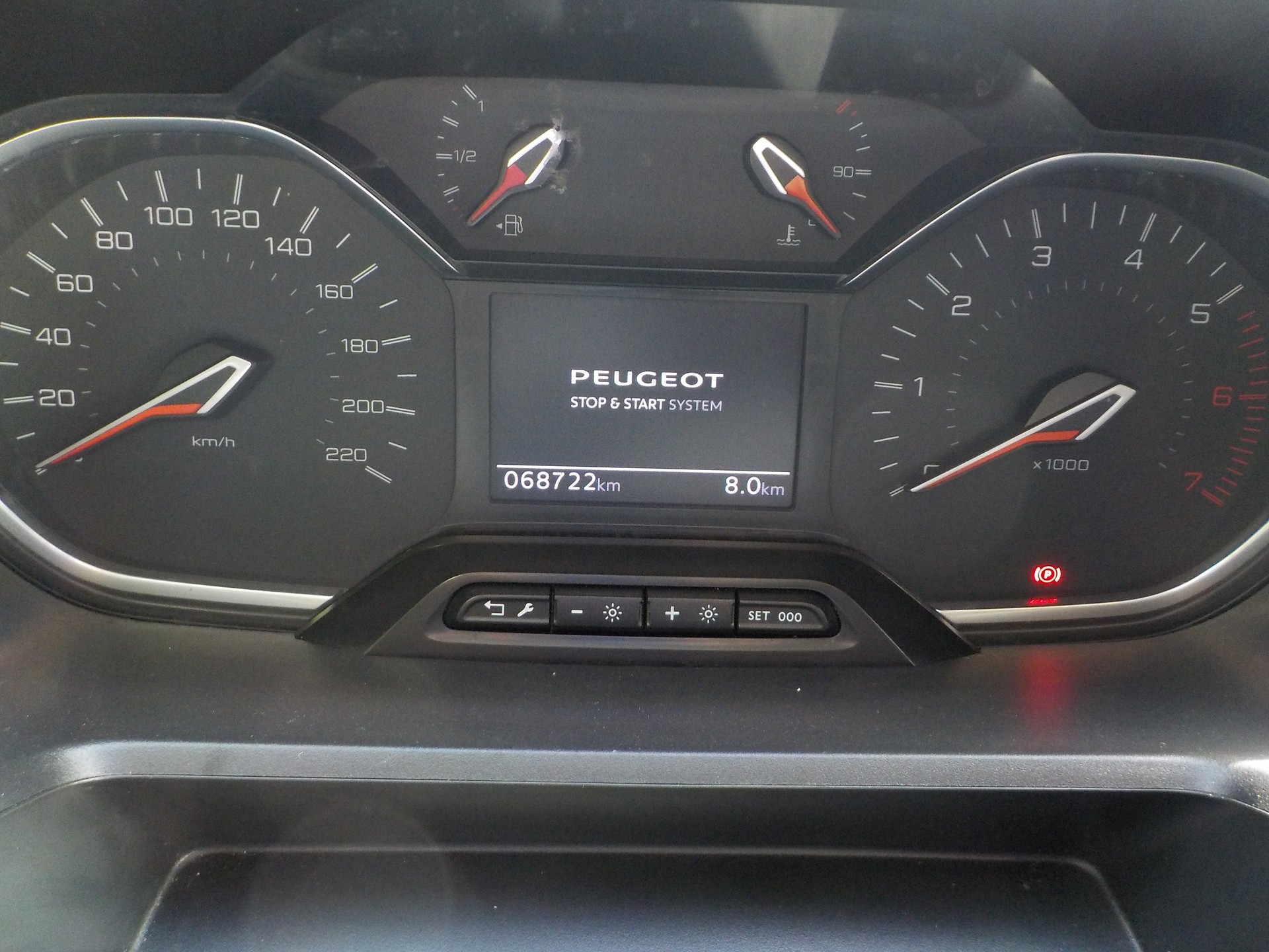 PEUGEOT Rifter 1.2 PureTech Allure Pack EAT8-image-9