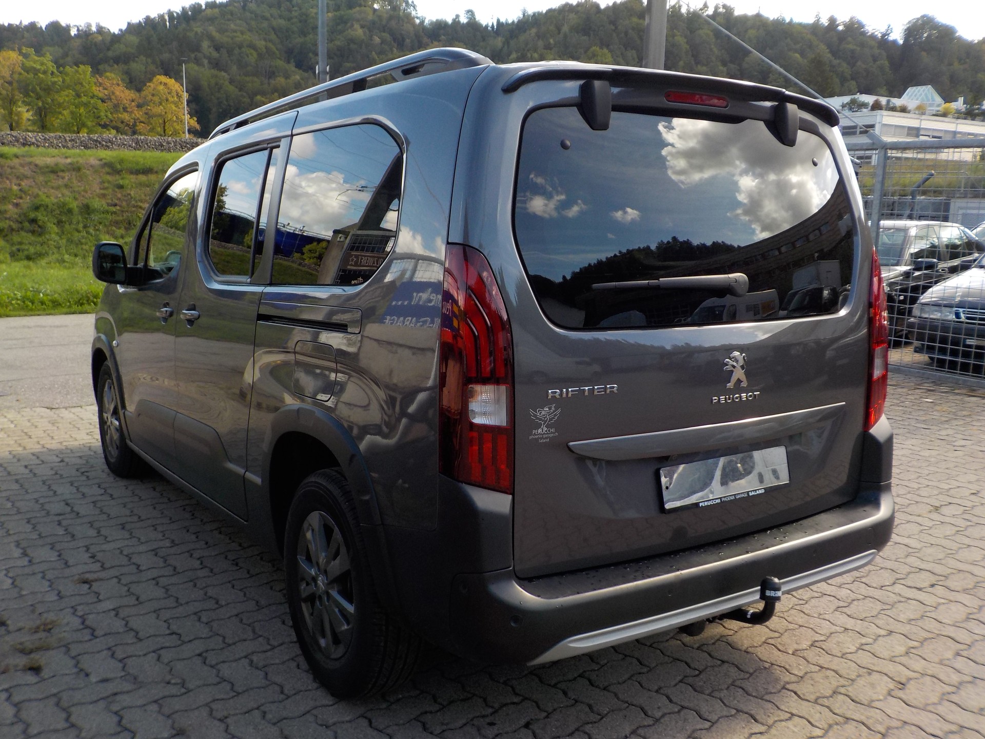 PEUGEOT Rifter 1.2 PureTech Allure Pack EAT8-image-2