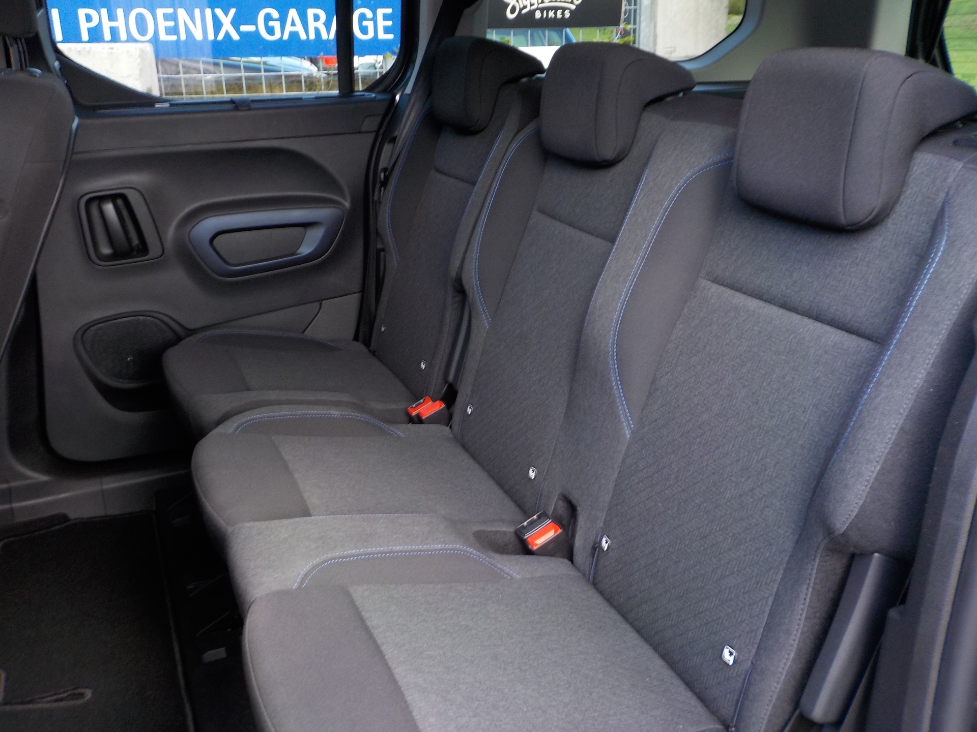PEUGEOT Rifter 1.2 PureTech Allure Pack EAT8-image-7