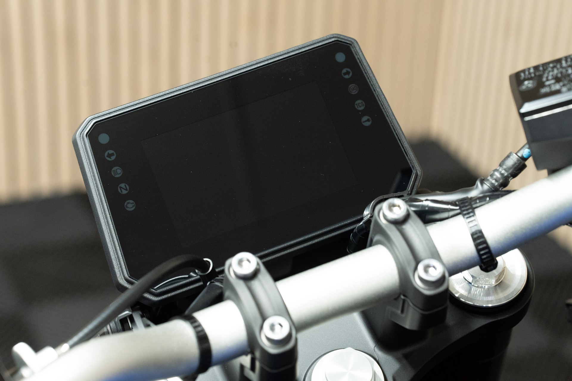 YAMAHA MT-07-showroom-element-3