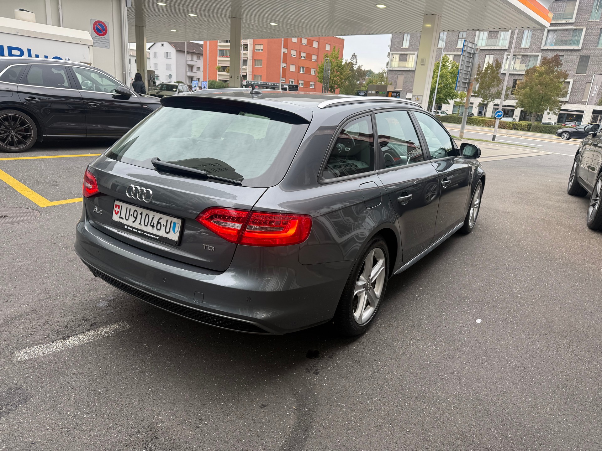 AUDI A4 Avant 2.0 TDI multitronic S-Line-image-2