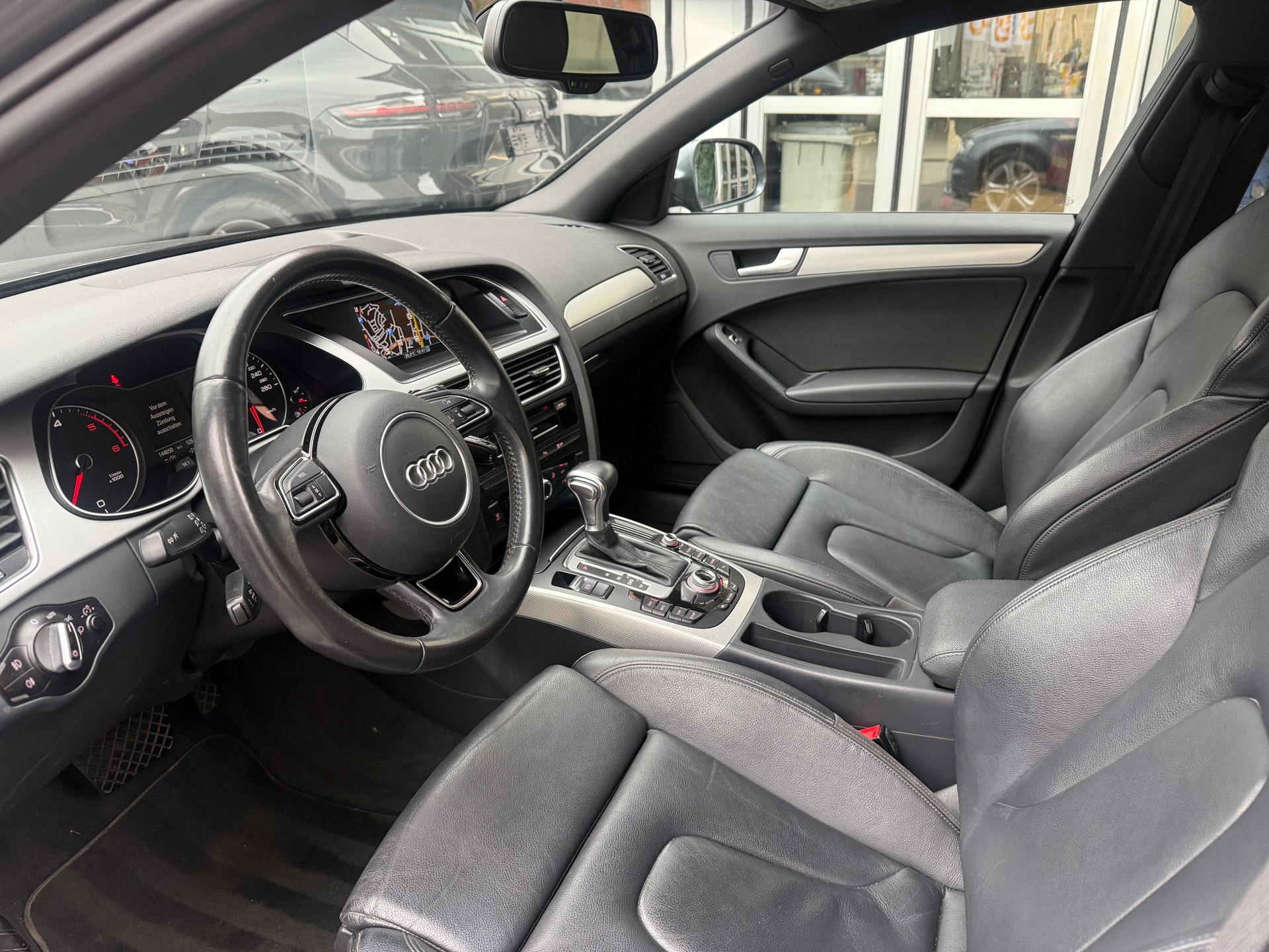 AUDI A4 Avant 2.0 TDI multitronic S-Line-image-4