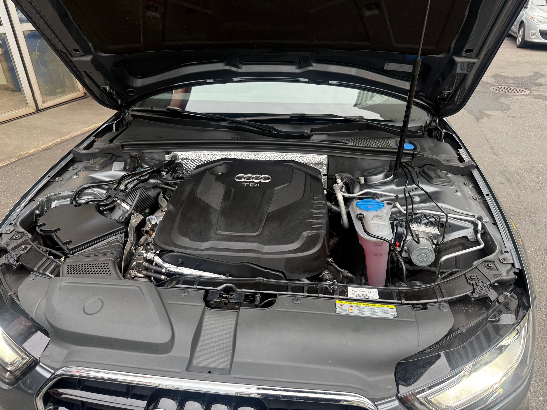 AUDI A4 Avant 2.0 TDI multitronic S-Line-image-11