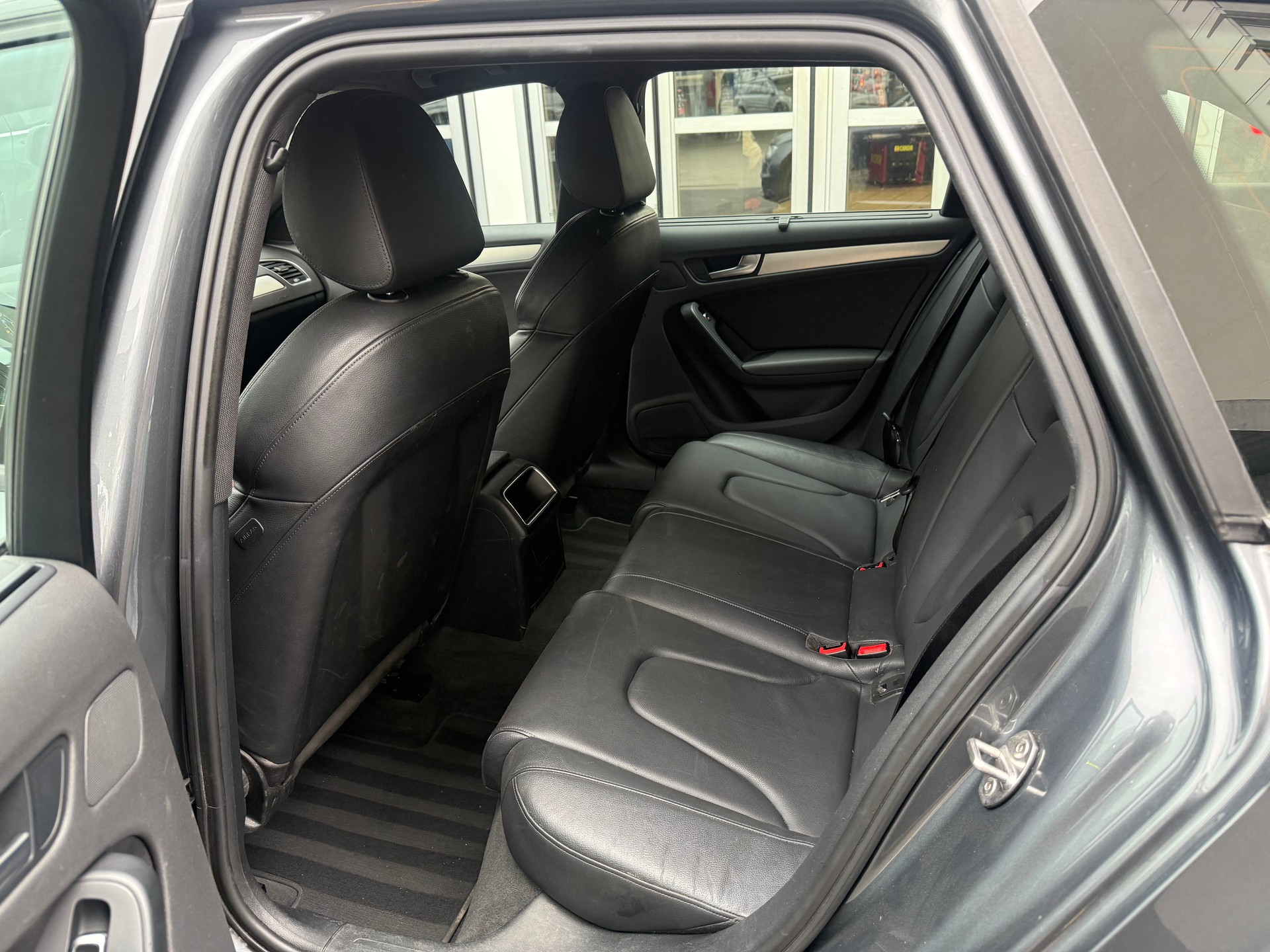 AUDI A4 Avant 2.0 TDI multitronic S-Line-image-7
