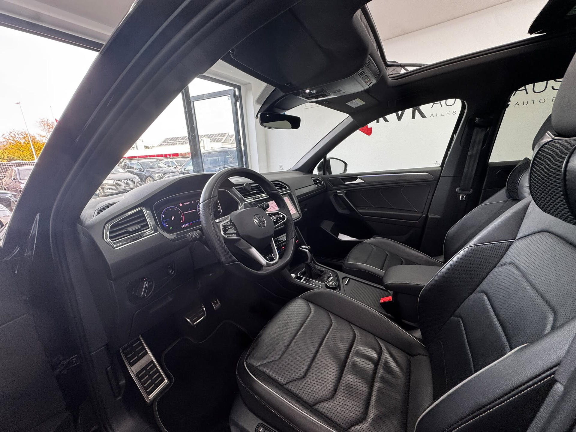 VW Tiguan Allspace 2.0TSI R-Line 4Motion DSG | 7-Sitzer | Panorama | Vollaustattung |-image-12