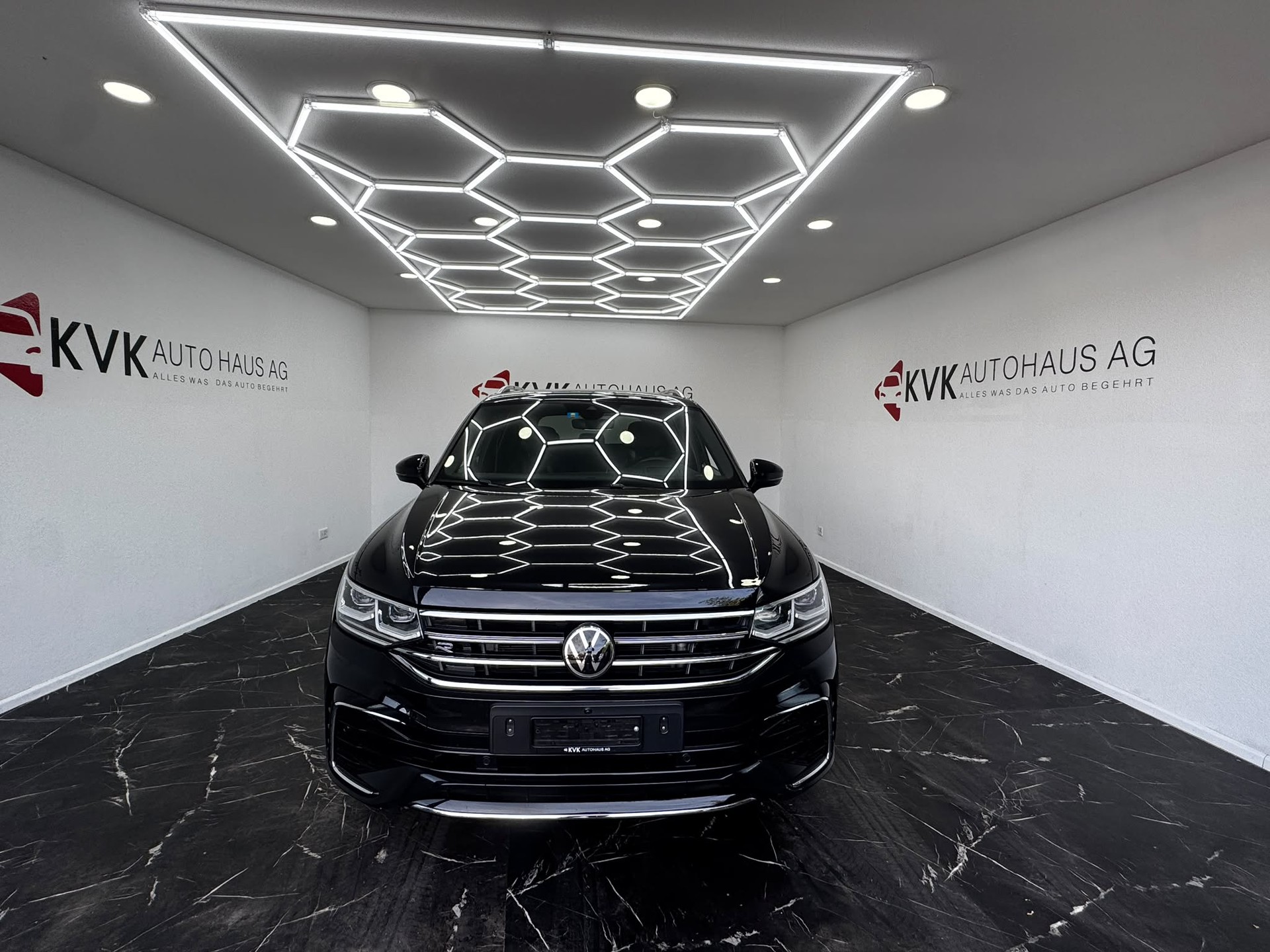 VW Tiguan Allspace 2.0TSI R-Line 4Motion DSG | 7-Sitzer | Panorama | Vollaustattung |-image-2