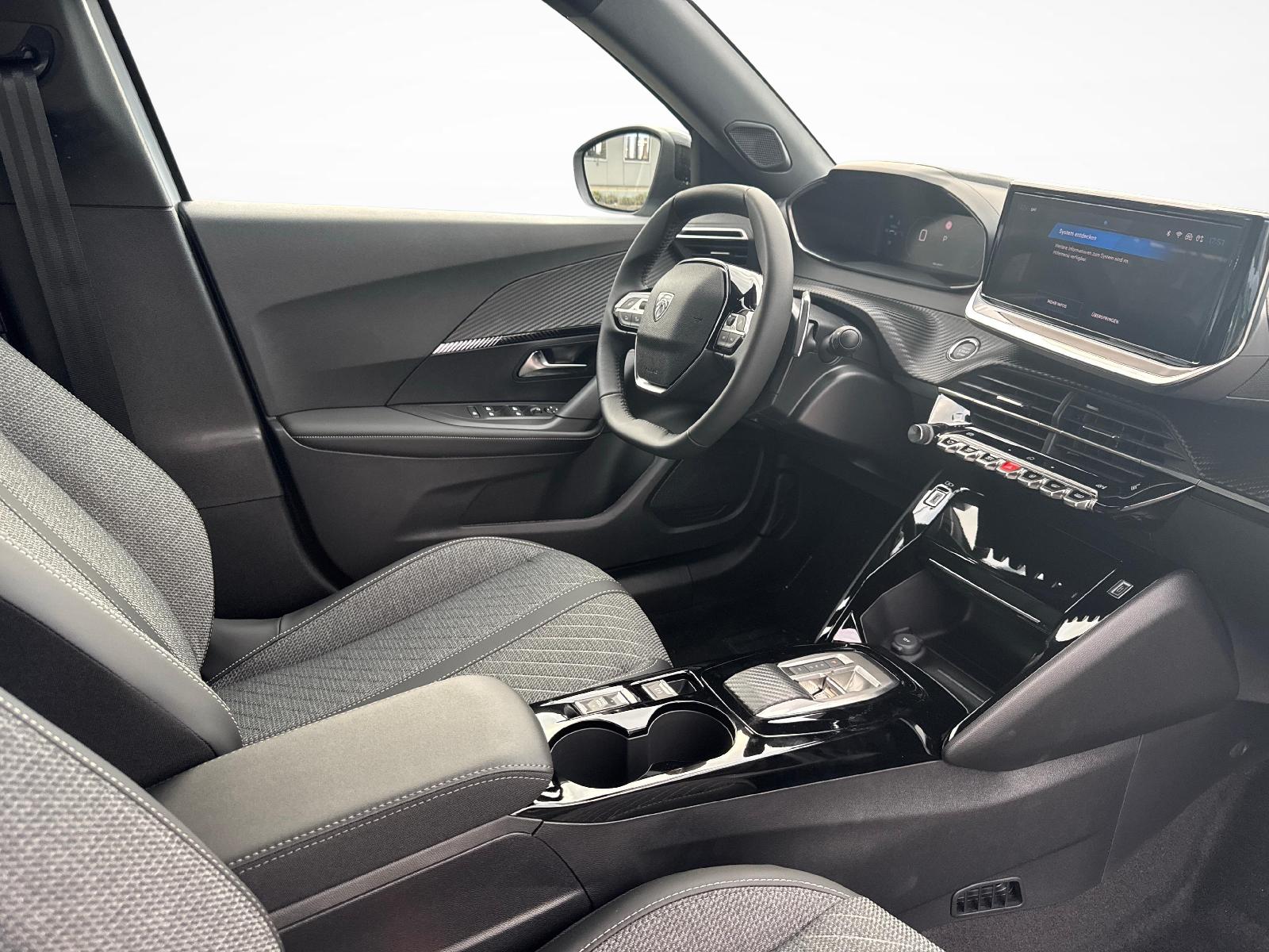 PEUGEOT 2008 1.2 Hybrid 145 Allure Premium-image-9