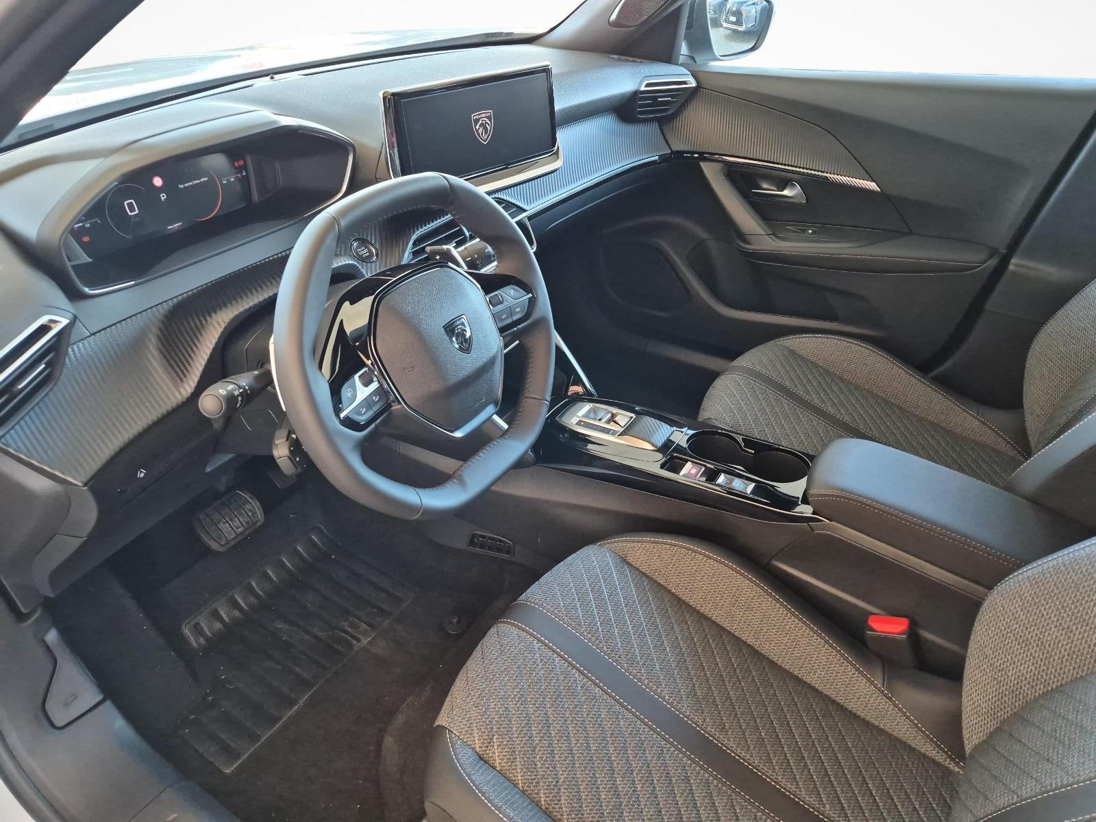 PEUGEOT 2008 1.2 Hybrid 145 Allure Premium-image-12