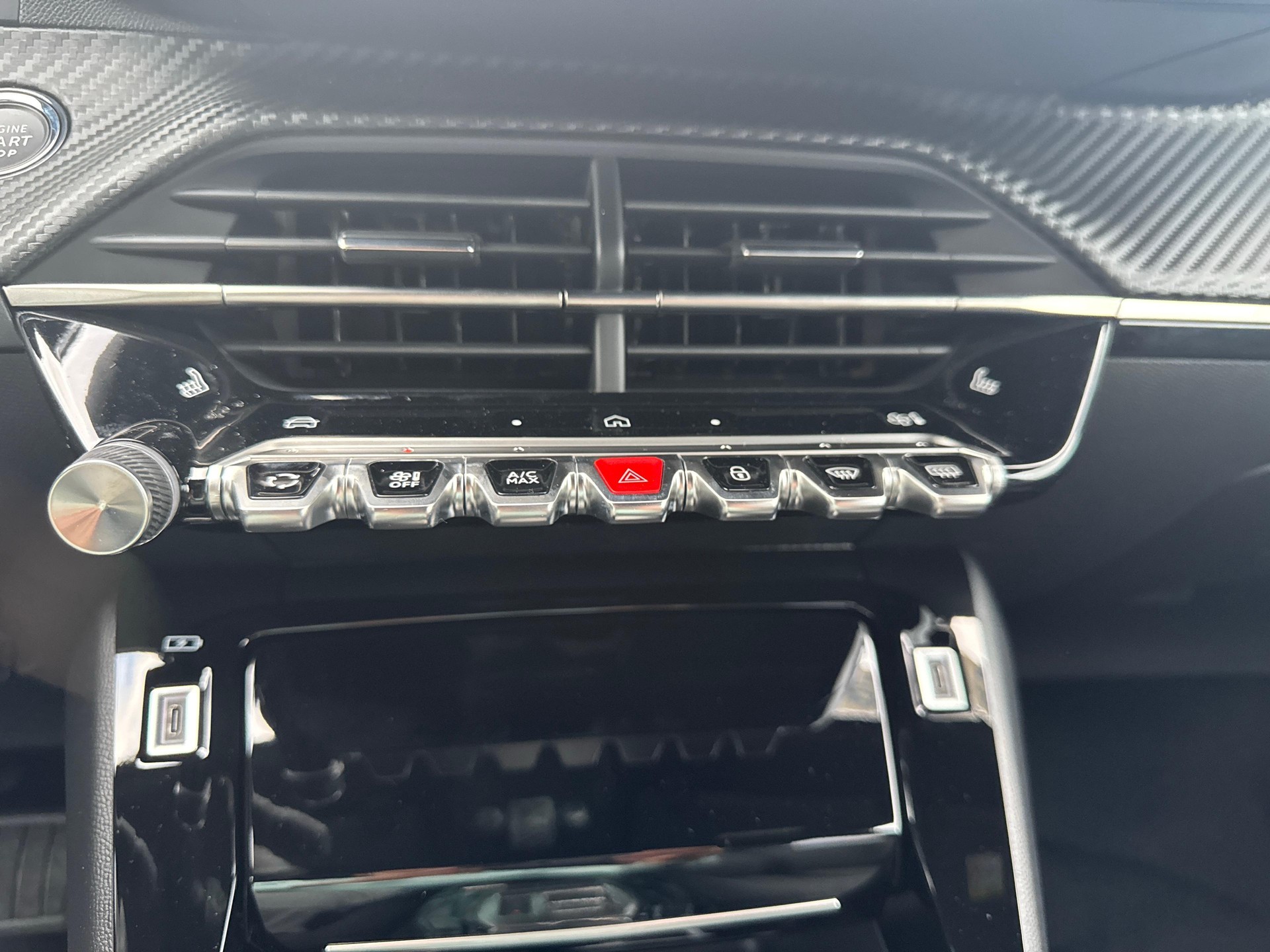 PEUGEOT 2008 1.2 Hybrid 145 Allure Premium-image-15