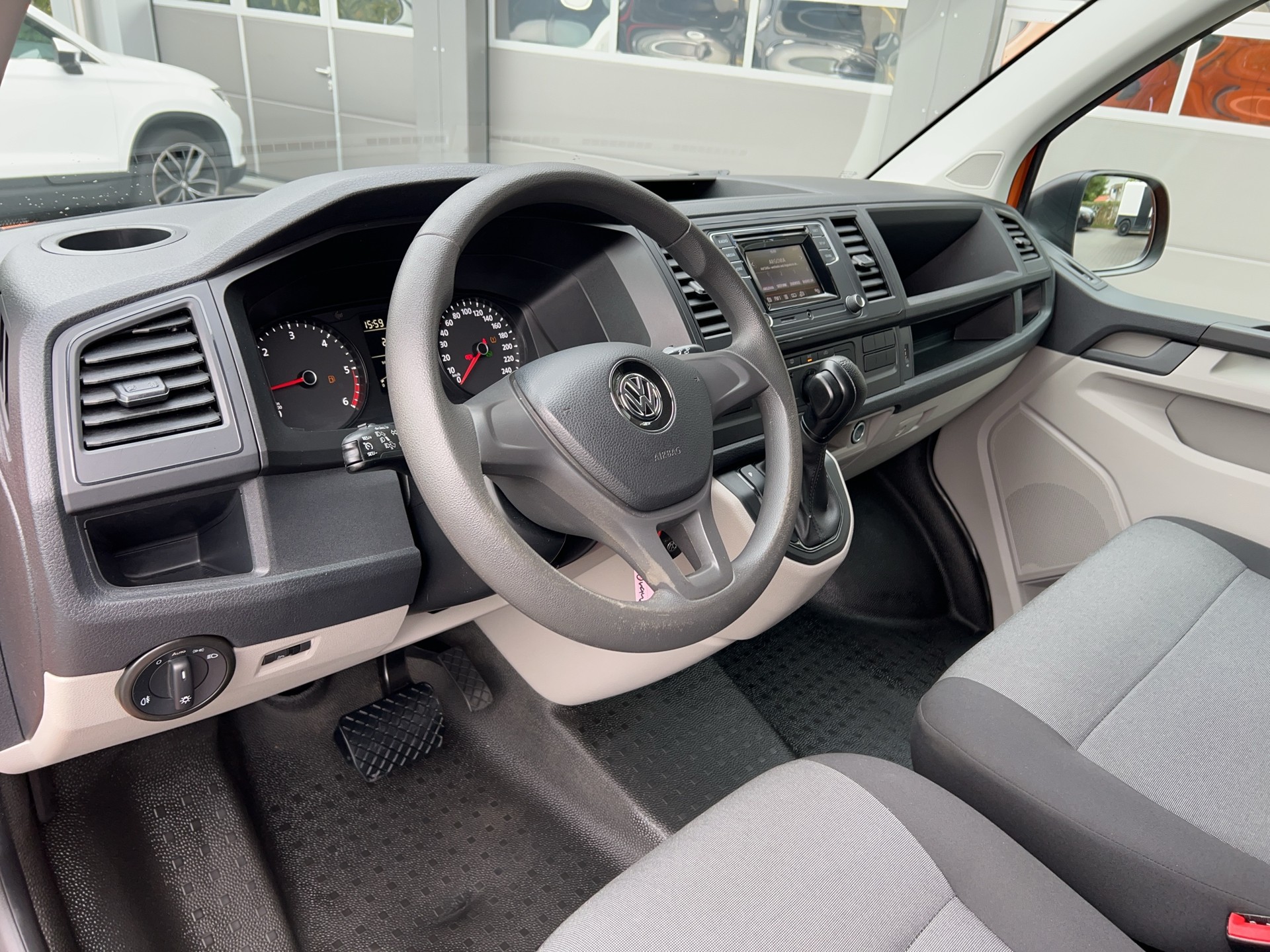 VW T6 2.0 TDI DSG-image-8