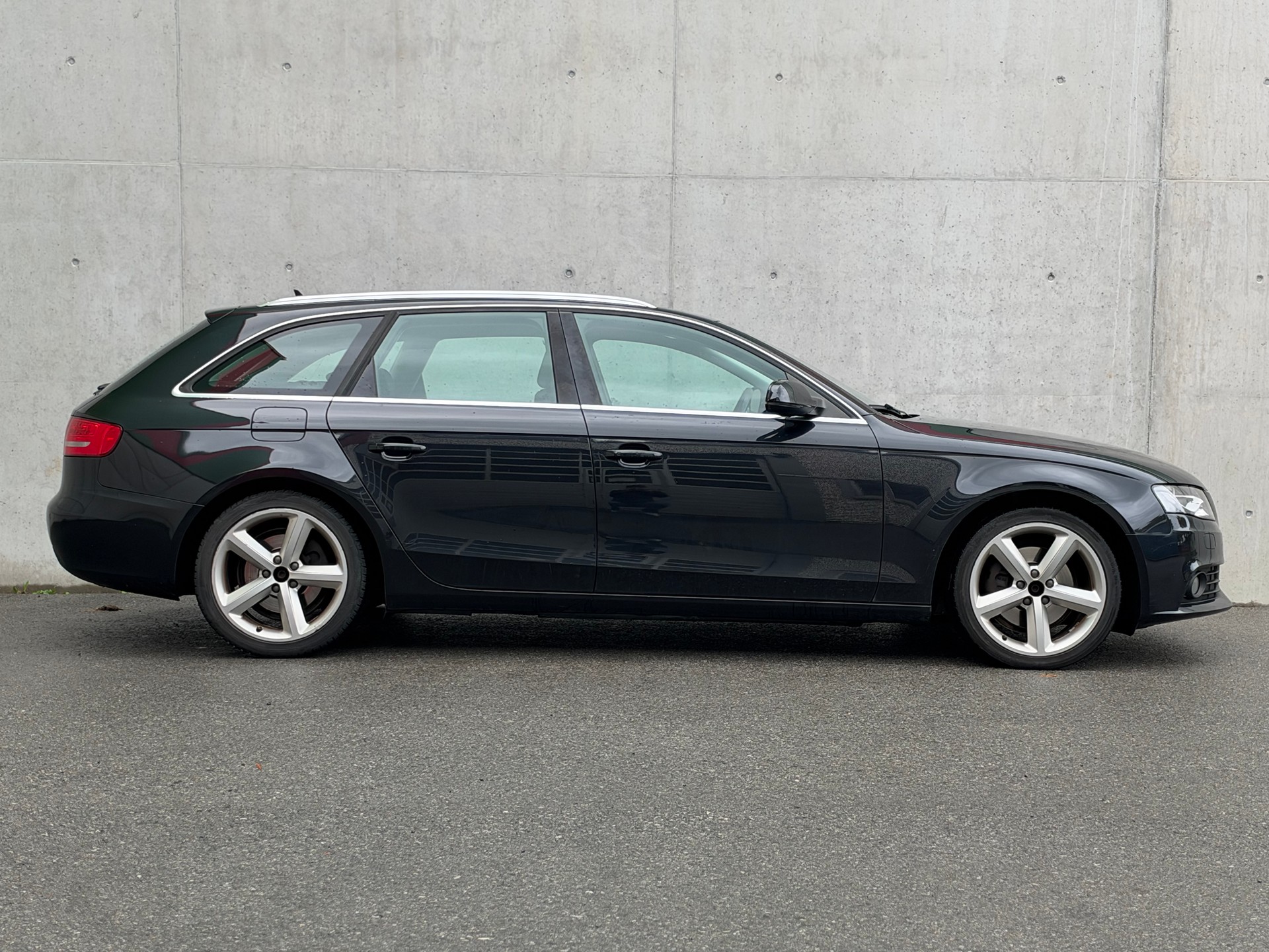 AUDI A4 Avant 1.8 TFSI quattro-image-4