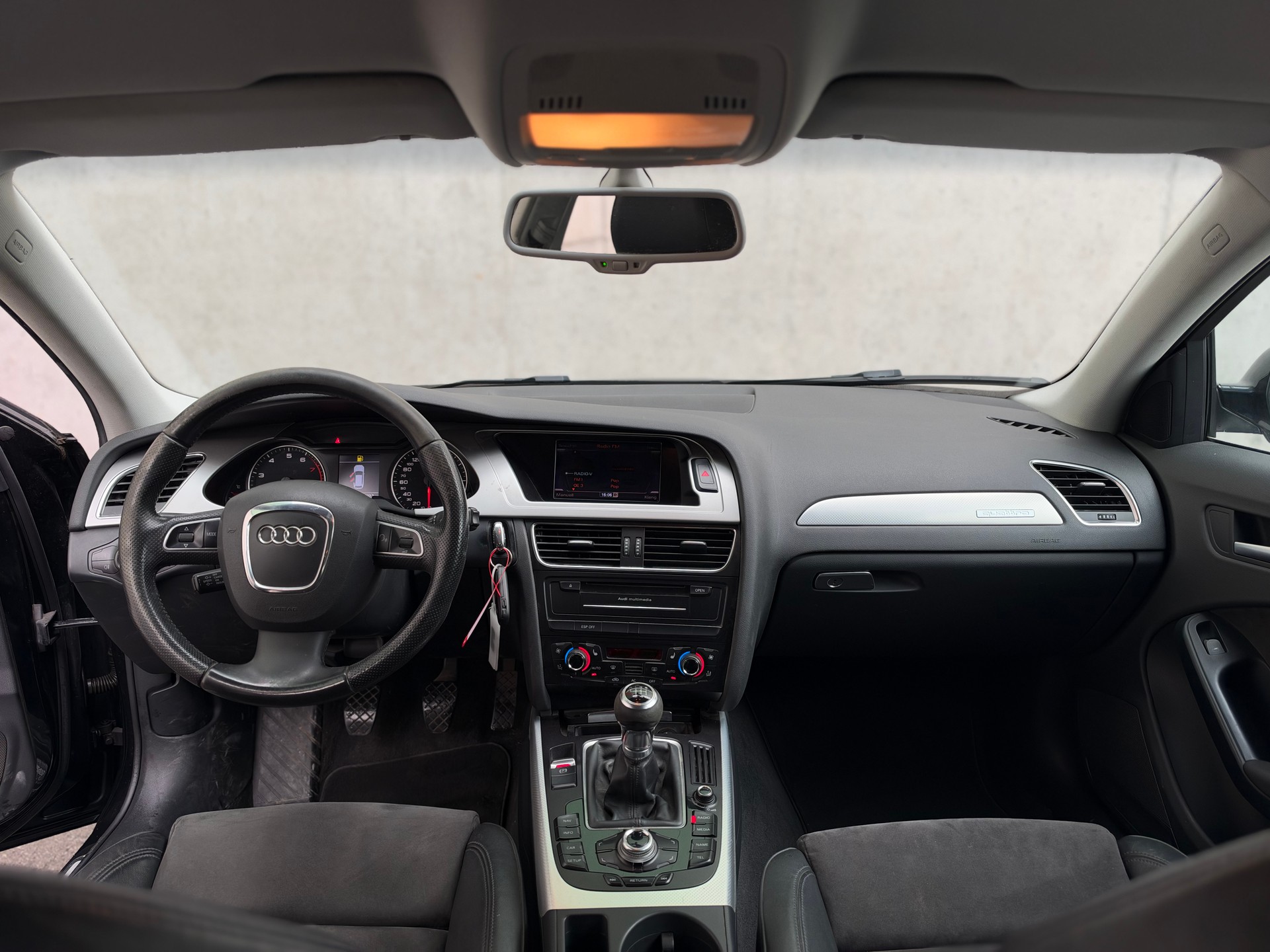 AUDI A4 Avant 1.8 TFSI quattro-image-9