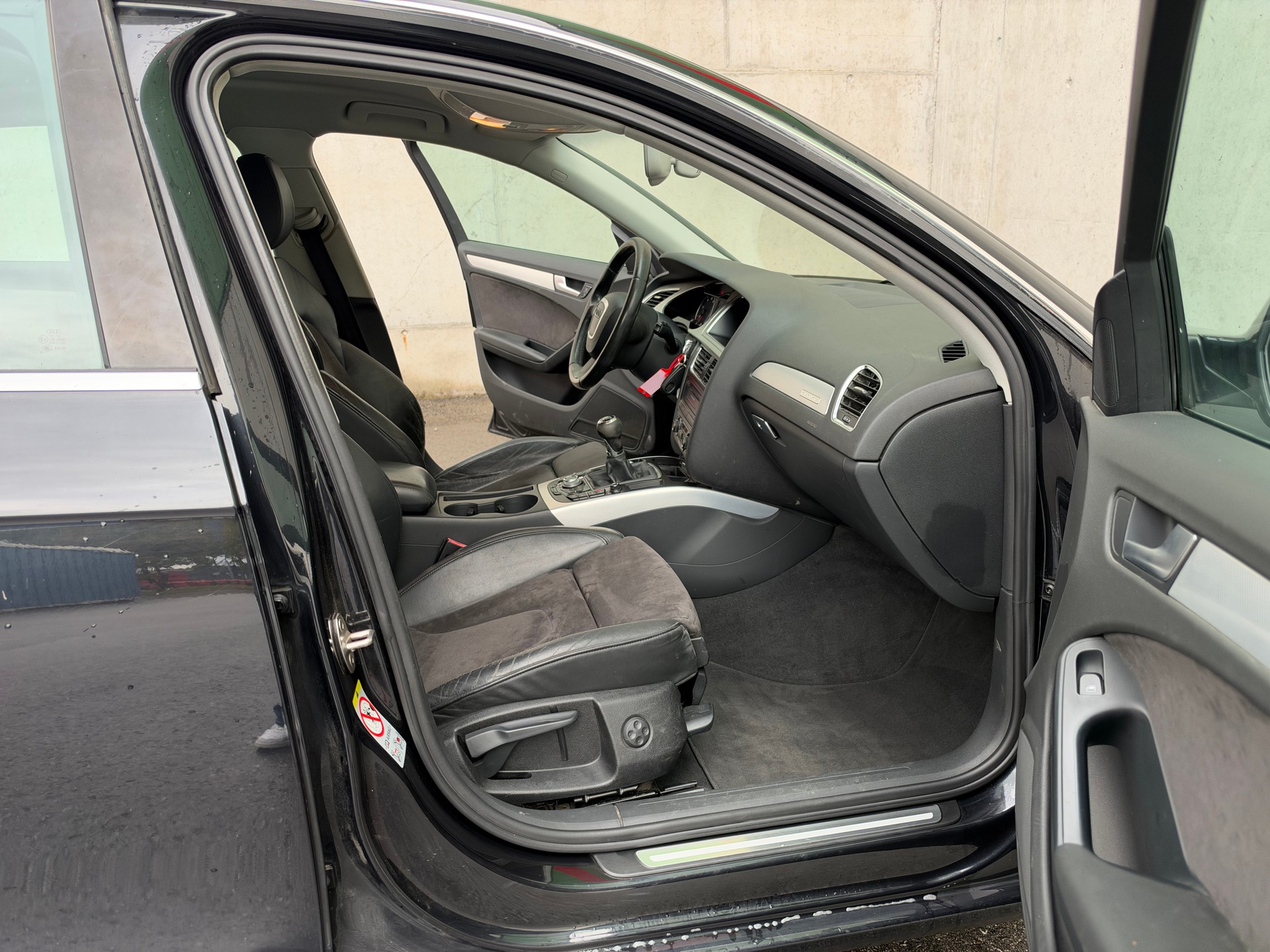 AUDI A4 Avant 1.8 TFSI quattro-image-10