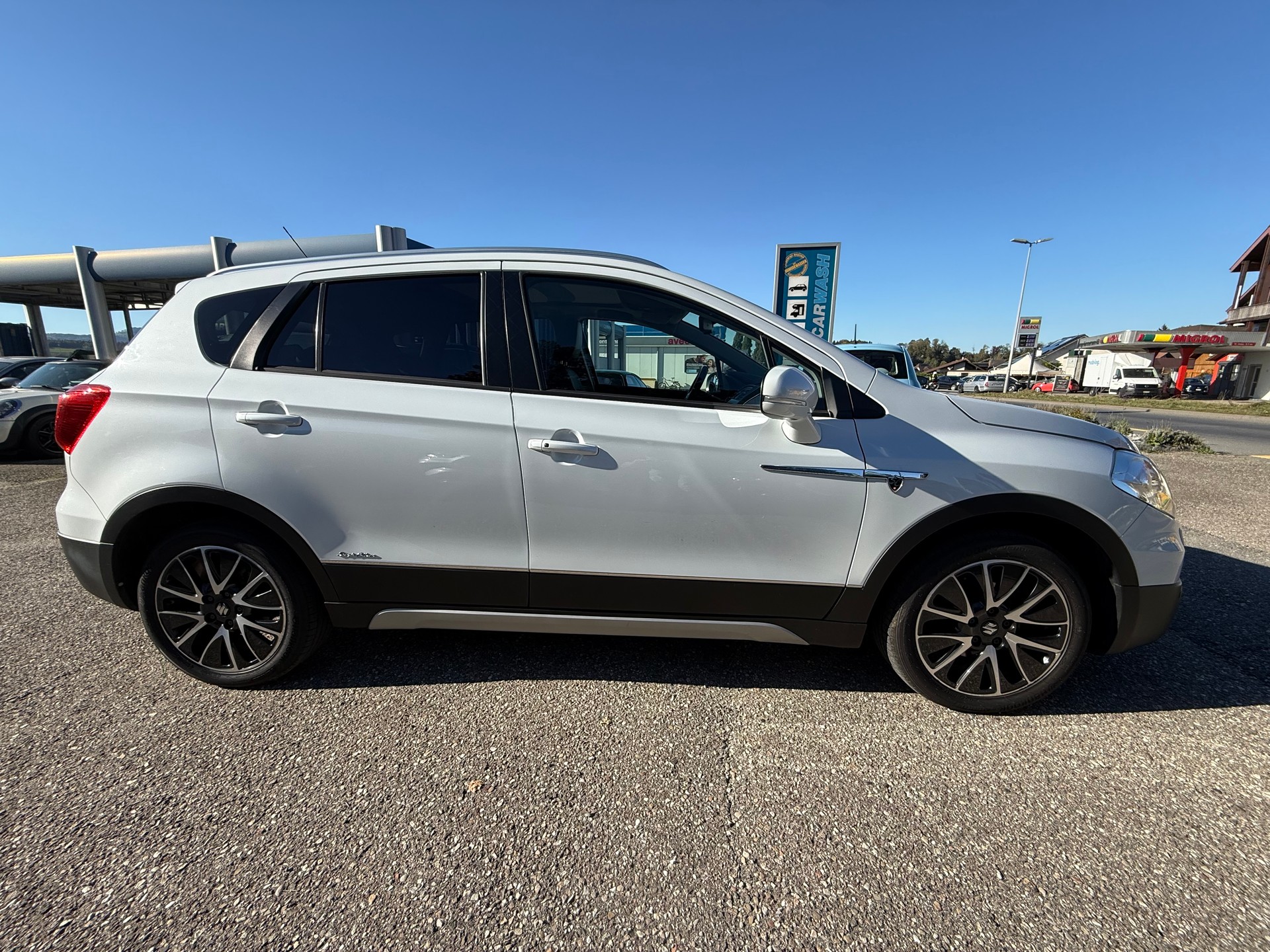 SUZUKI SX4 S-Cross 1.6 TD Sergio Cellano Top 4WD-image-3