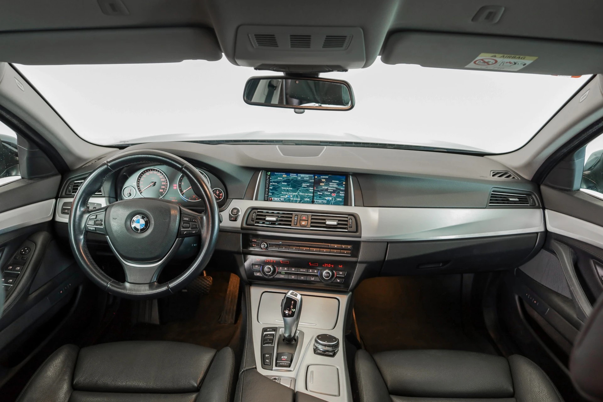 BMW 520d Touring xDrive Luxury Line Steptronic Navigation Professional • Hayon électrique • Caméra de recul-image-6