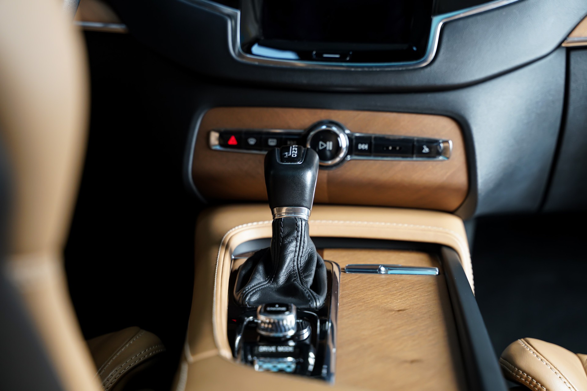 VOLVO XC90 D5 AWD Inscription Geartronic-image-25