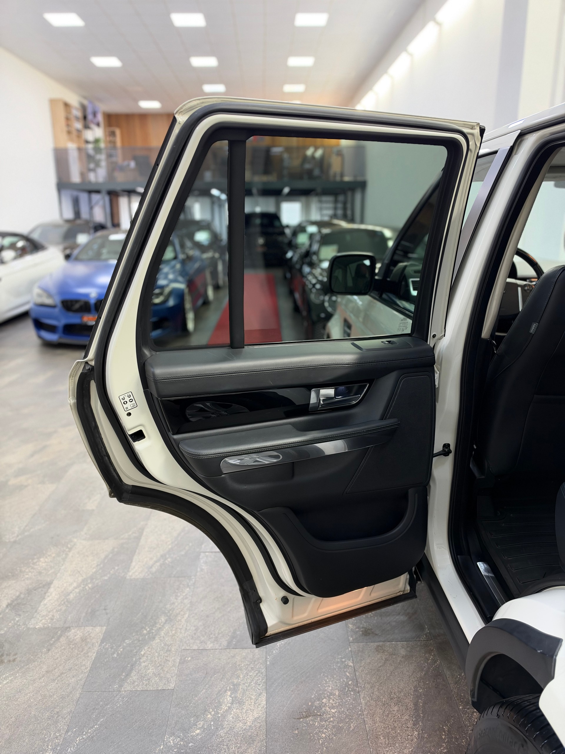 LAND ROVER Range Rover Sport 3.6 Td8 HSE Automatic-image-16