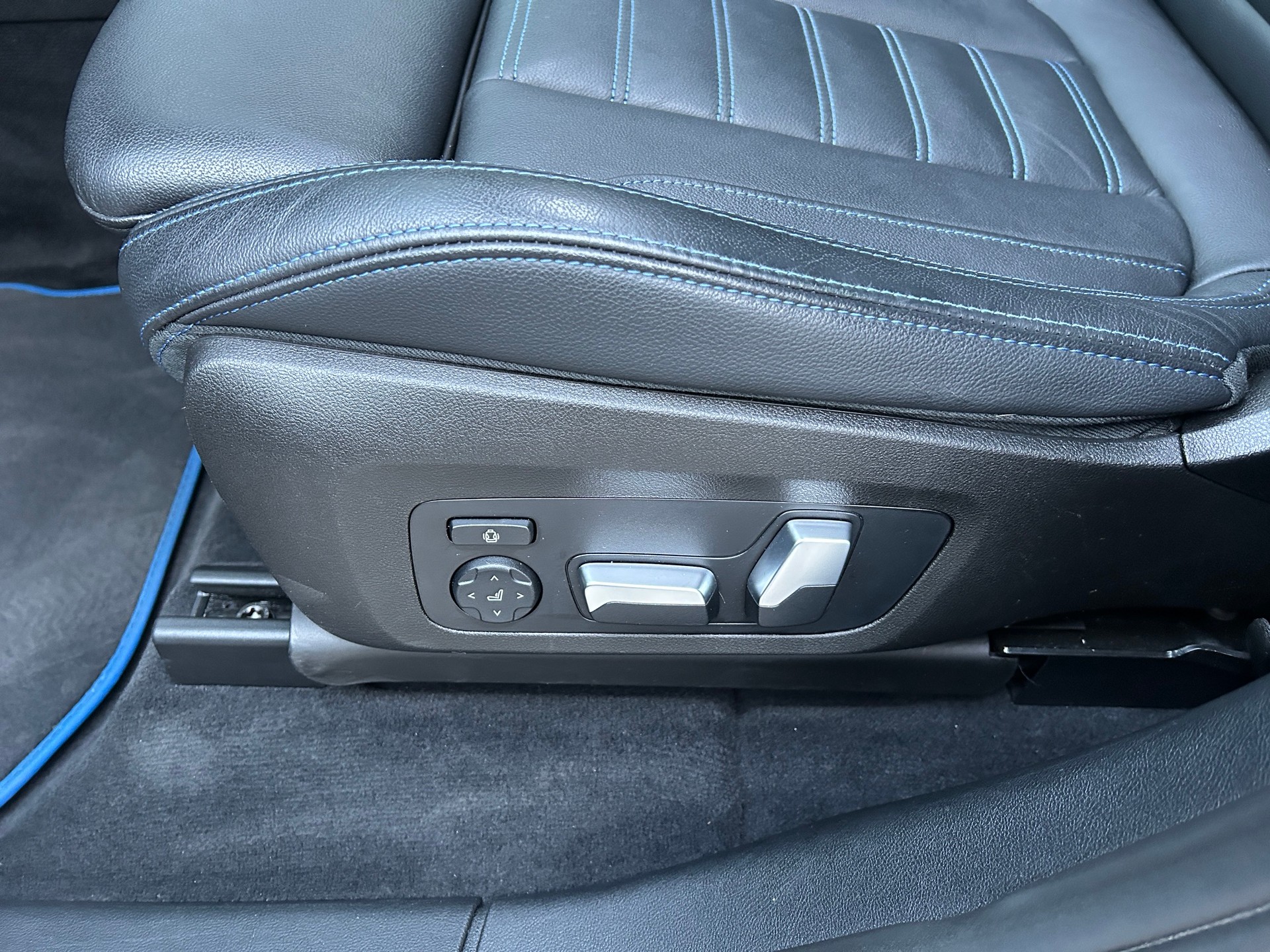 BMW X3 xDrive M40i Steptronic -CH Fahrzeug-Schiebedach-AHK-Head Up Display--image-10