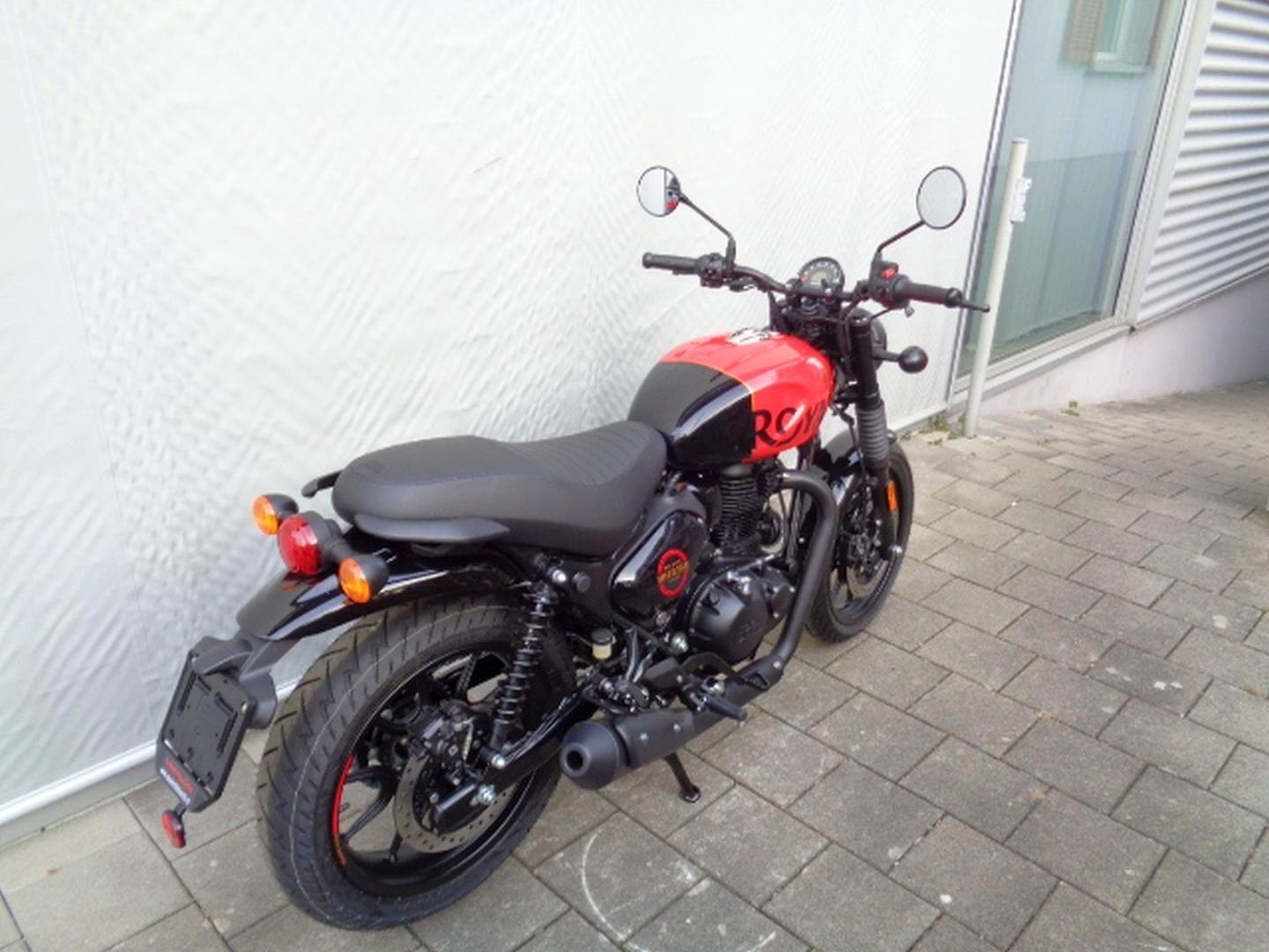 ROYAL ENFIELD HNTR 350 E5-showroom-element-1