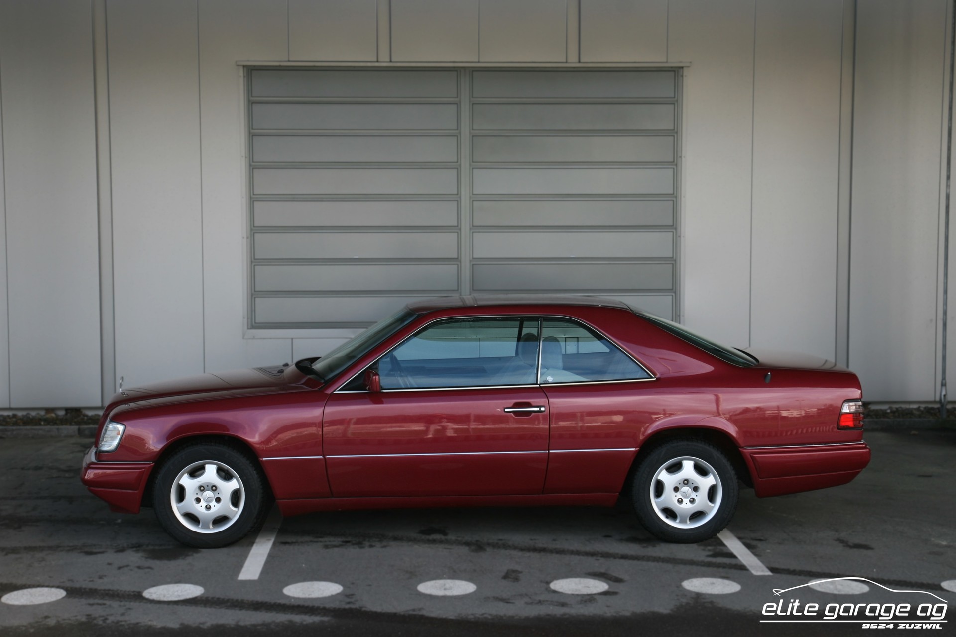 MERCEDES-BENZ E 320-image-1