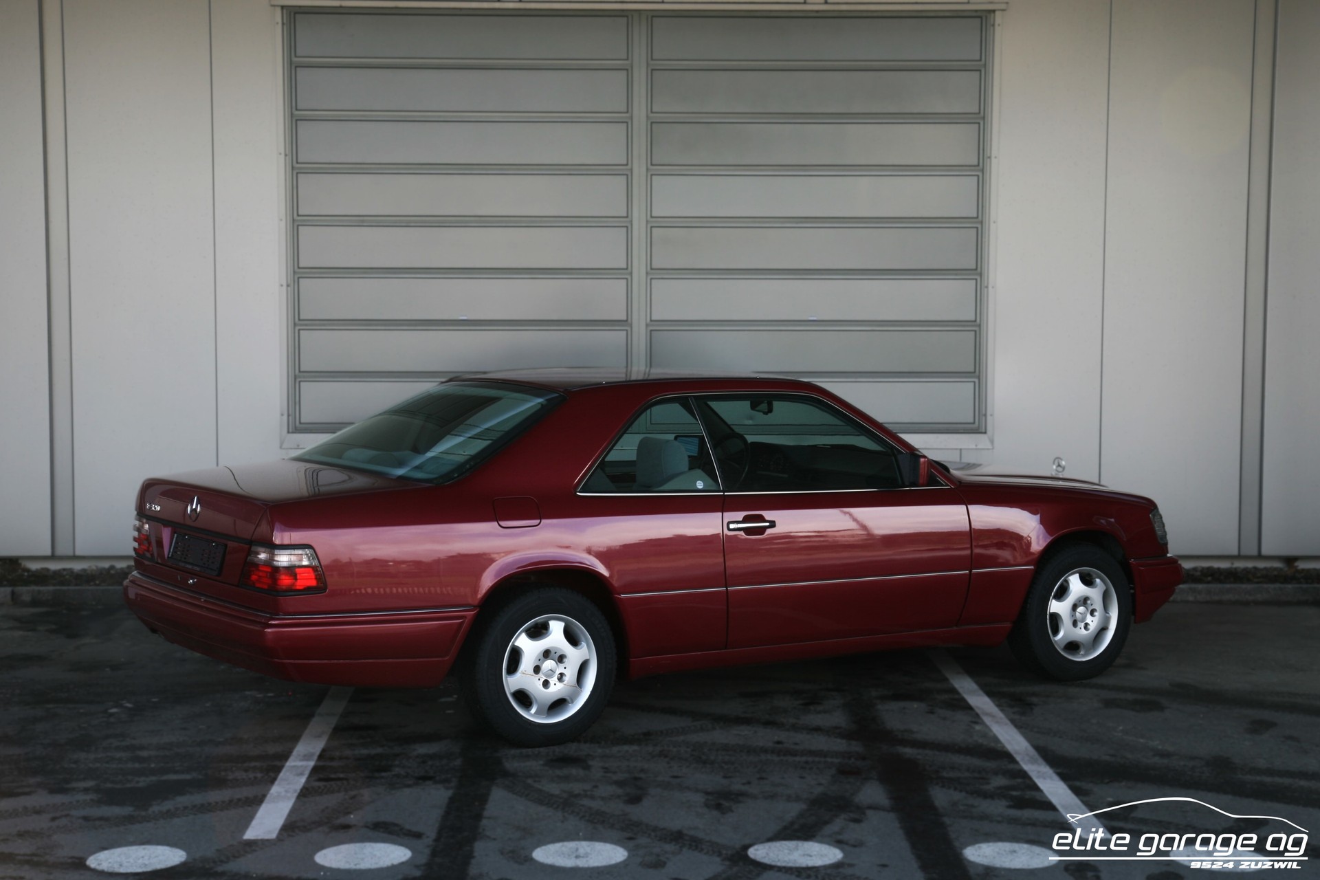 MERCEDES-BENZ E 320-image-4