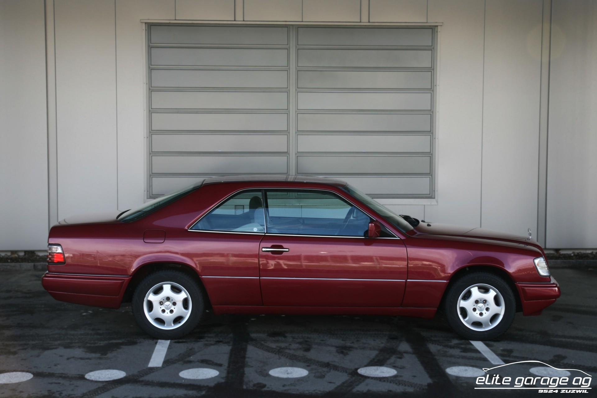 MERCEDES-BENZ E 320-image-5