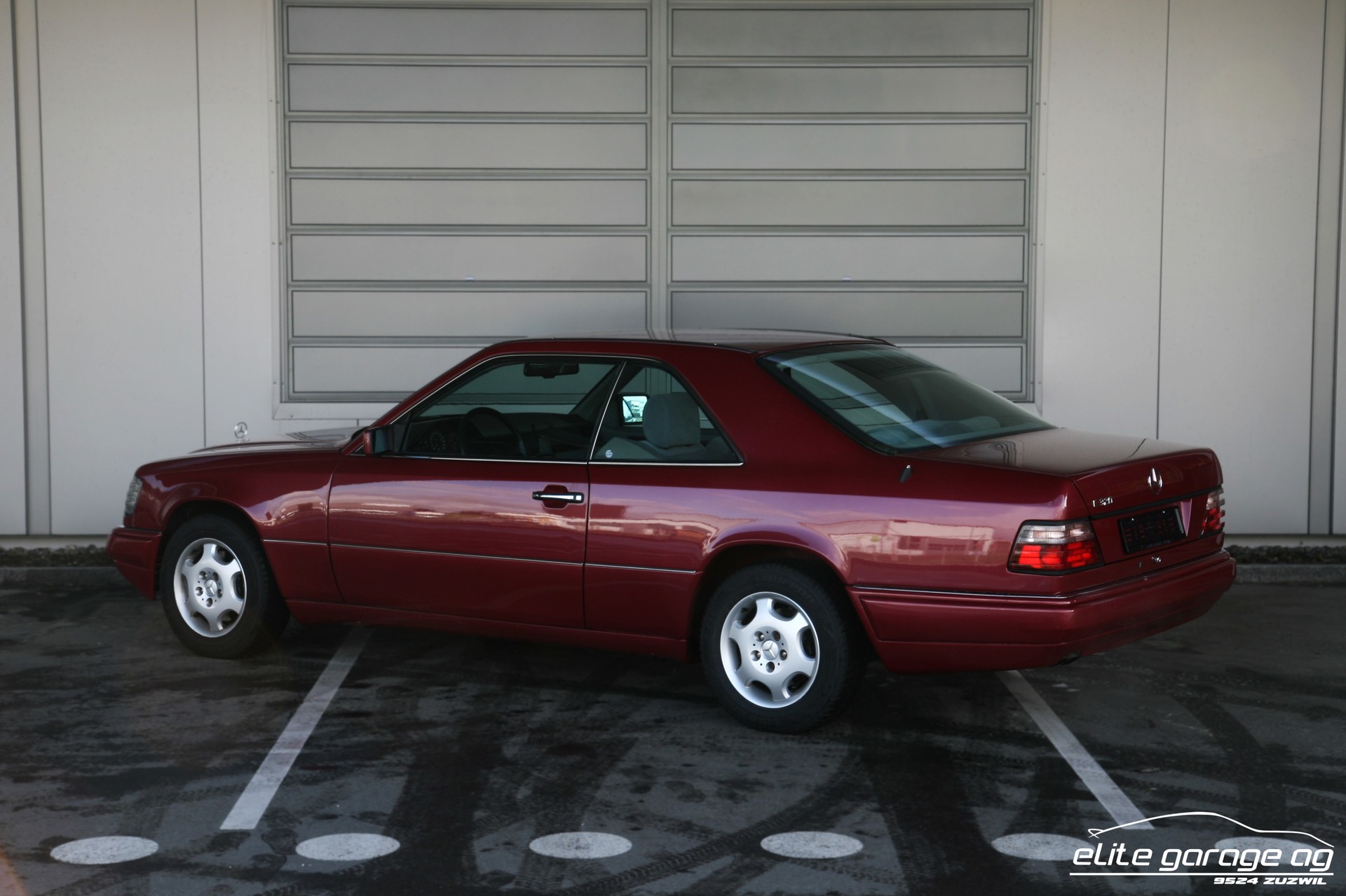 MERCEDES-BENZ E 320-image-2