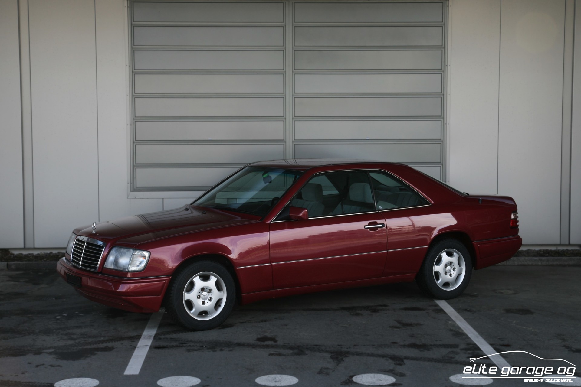 MERCEDES-BENZ E 320-image-0