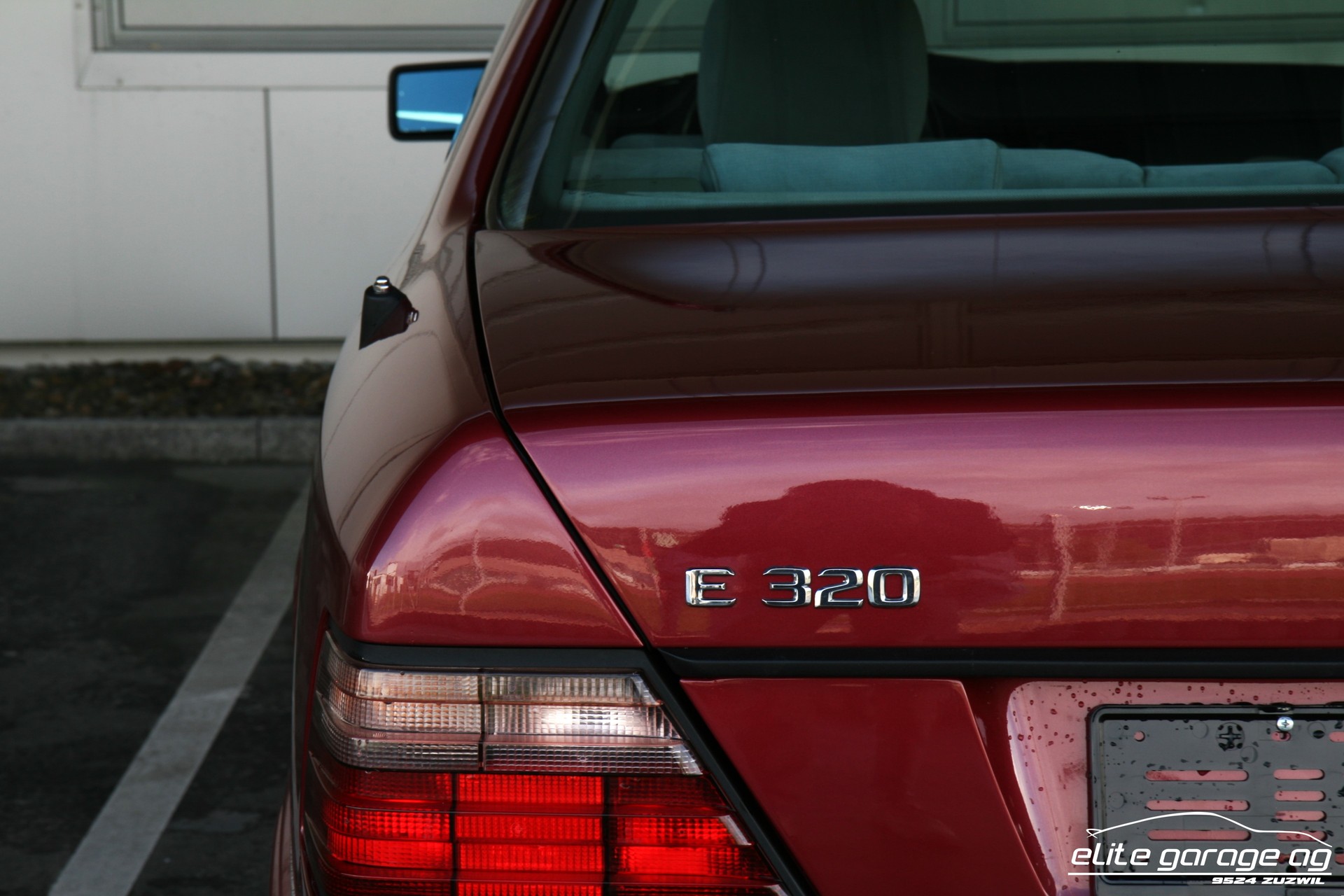 MERCEDES-BENZ E 320-image-10