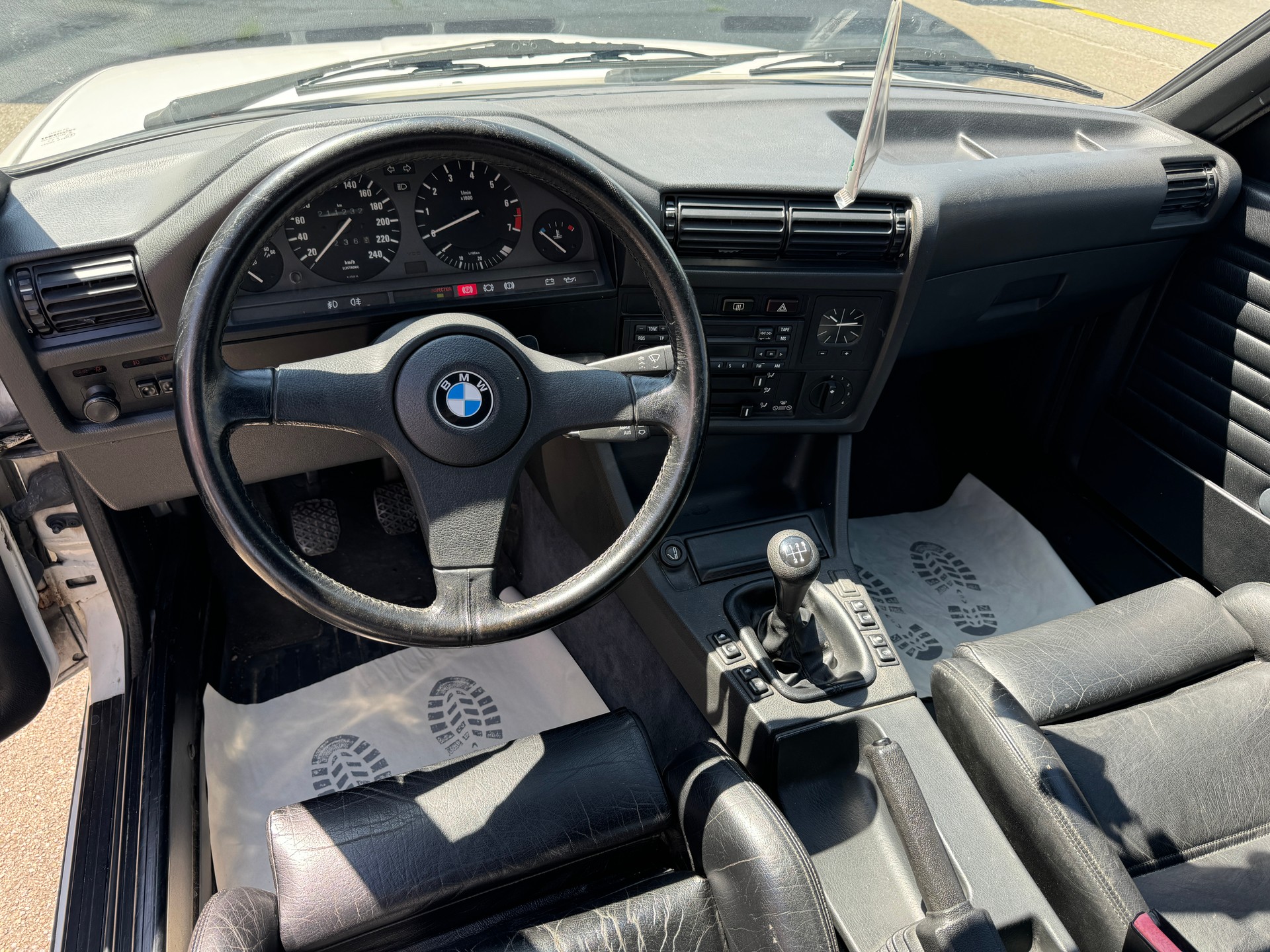 BMW 325i Cabrio-image-10