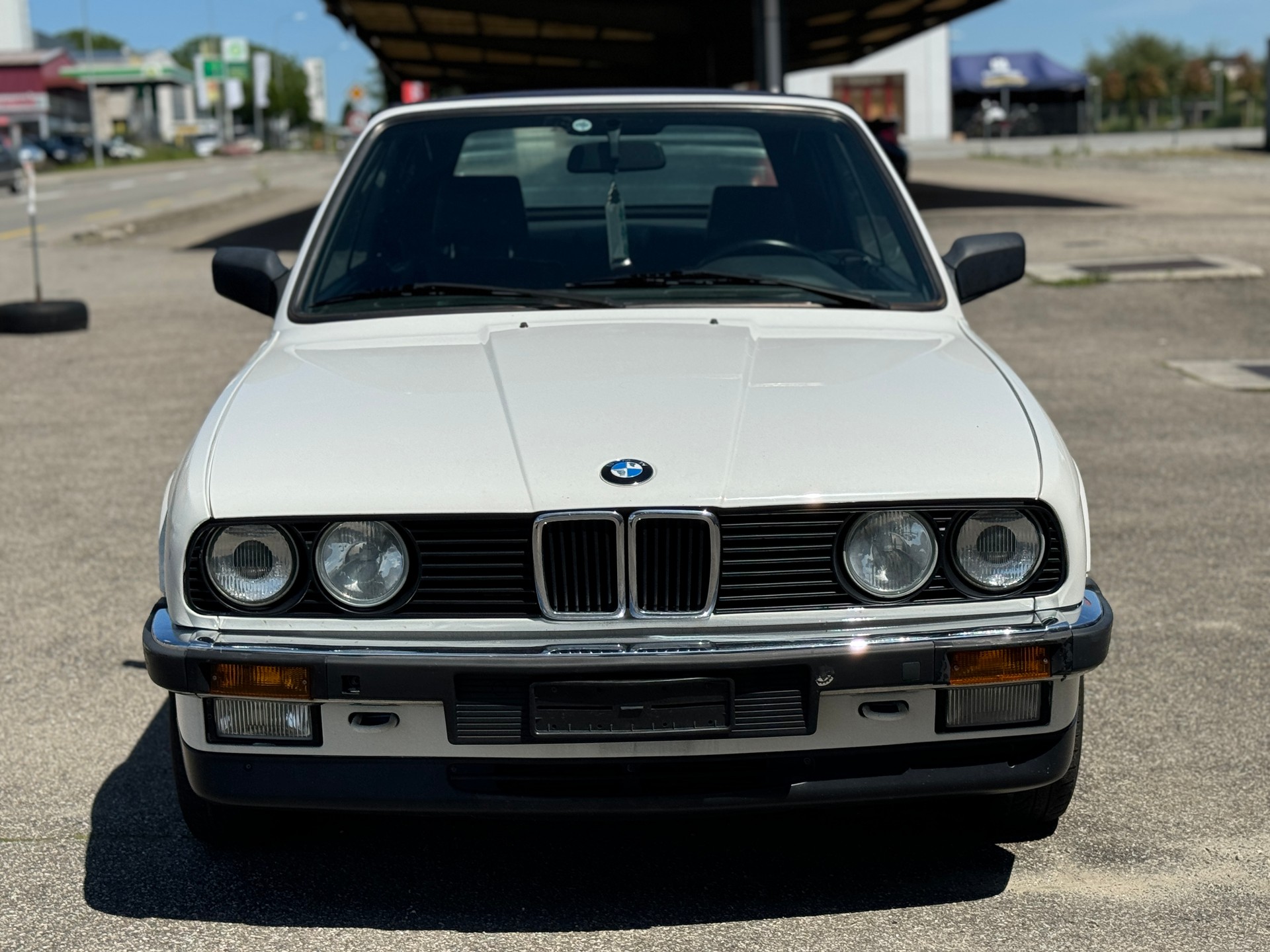 BMW 325i Cabrio-image-3