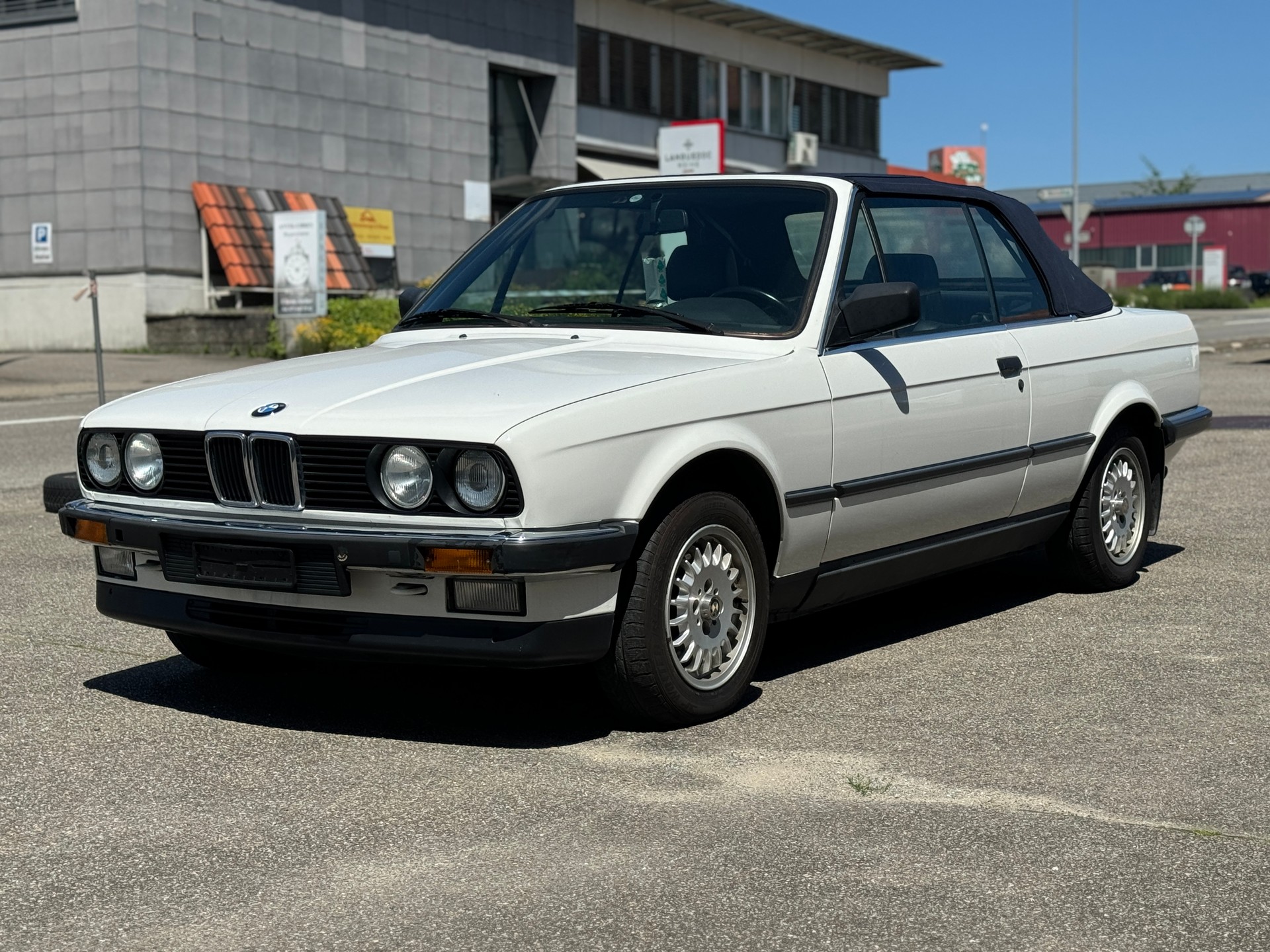 BMW 325i Cabrio-image-1