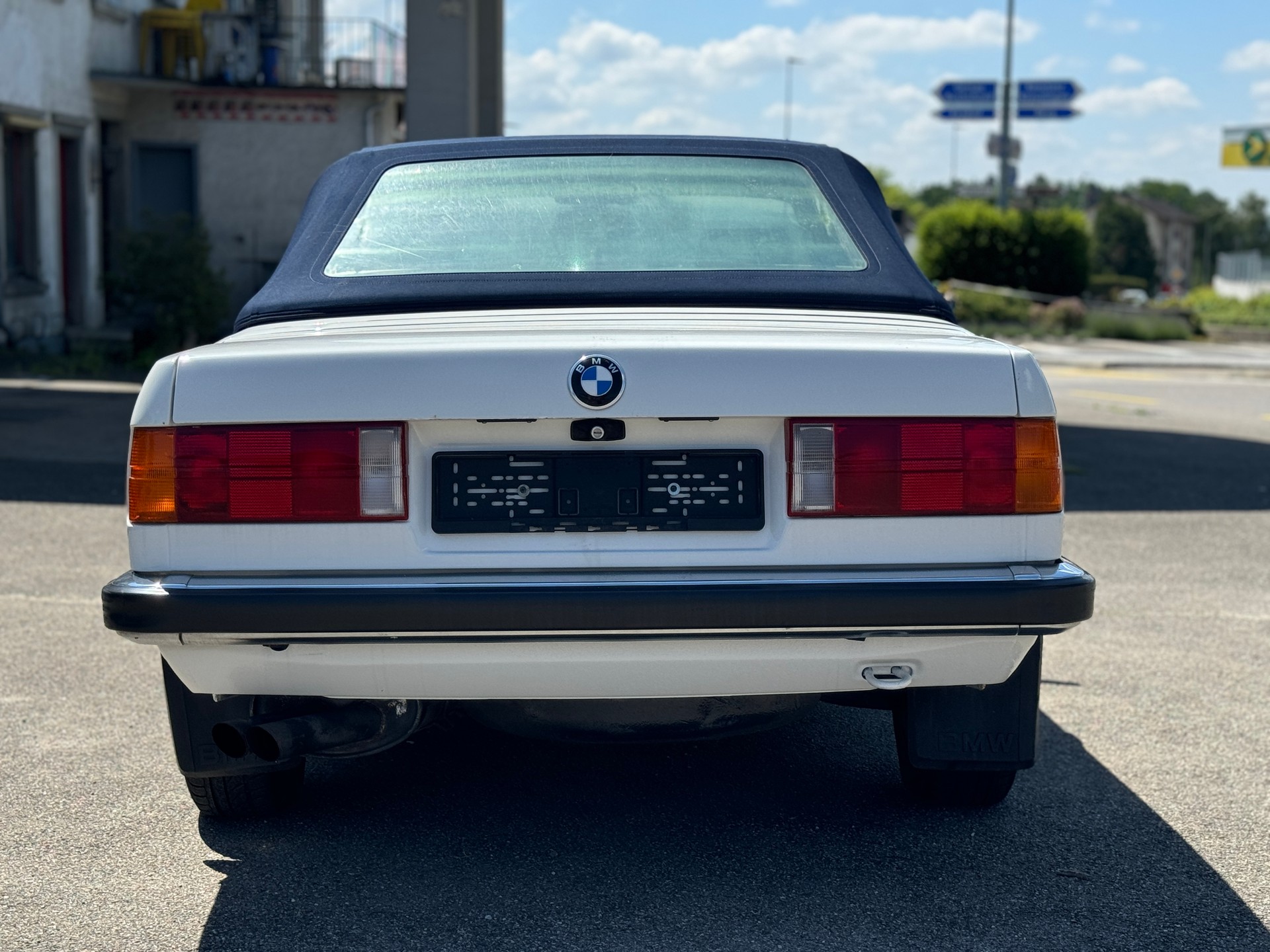 BMW 325i Cabrio-image-6