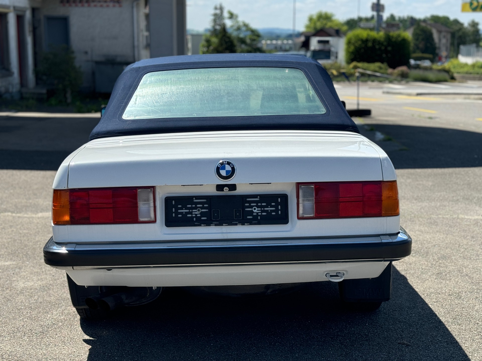 BMW 325i Cabrio-image-7