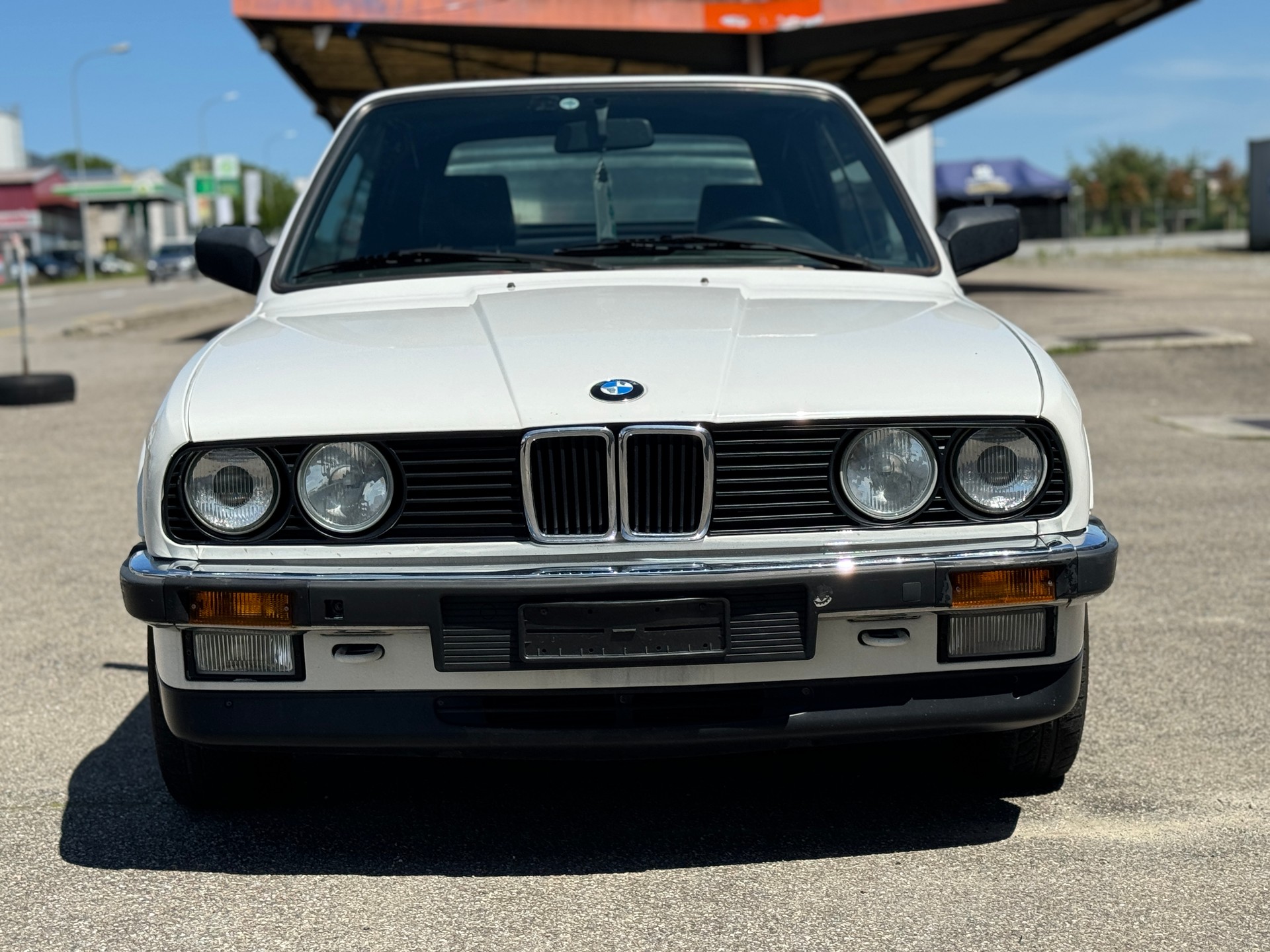 BMW 325i Cabrio-image-2