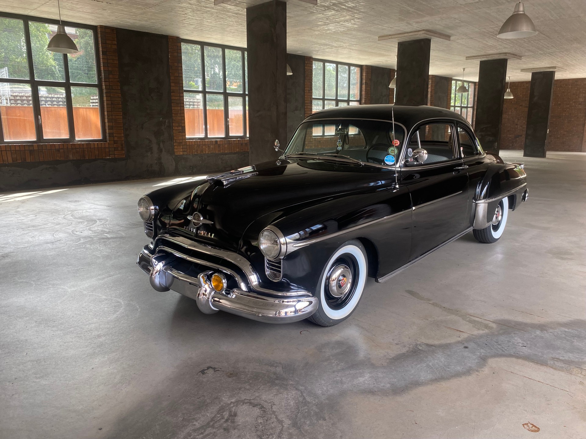 OLDSMOBILE 88 Futuramic Club Coupe-image-0