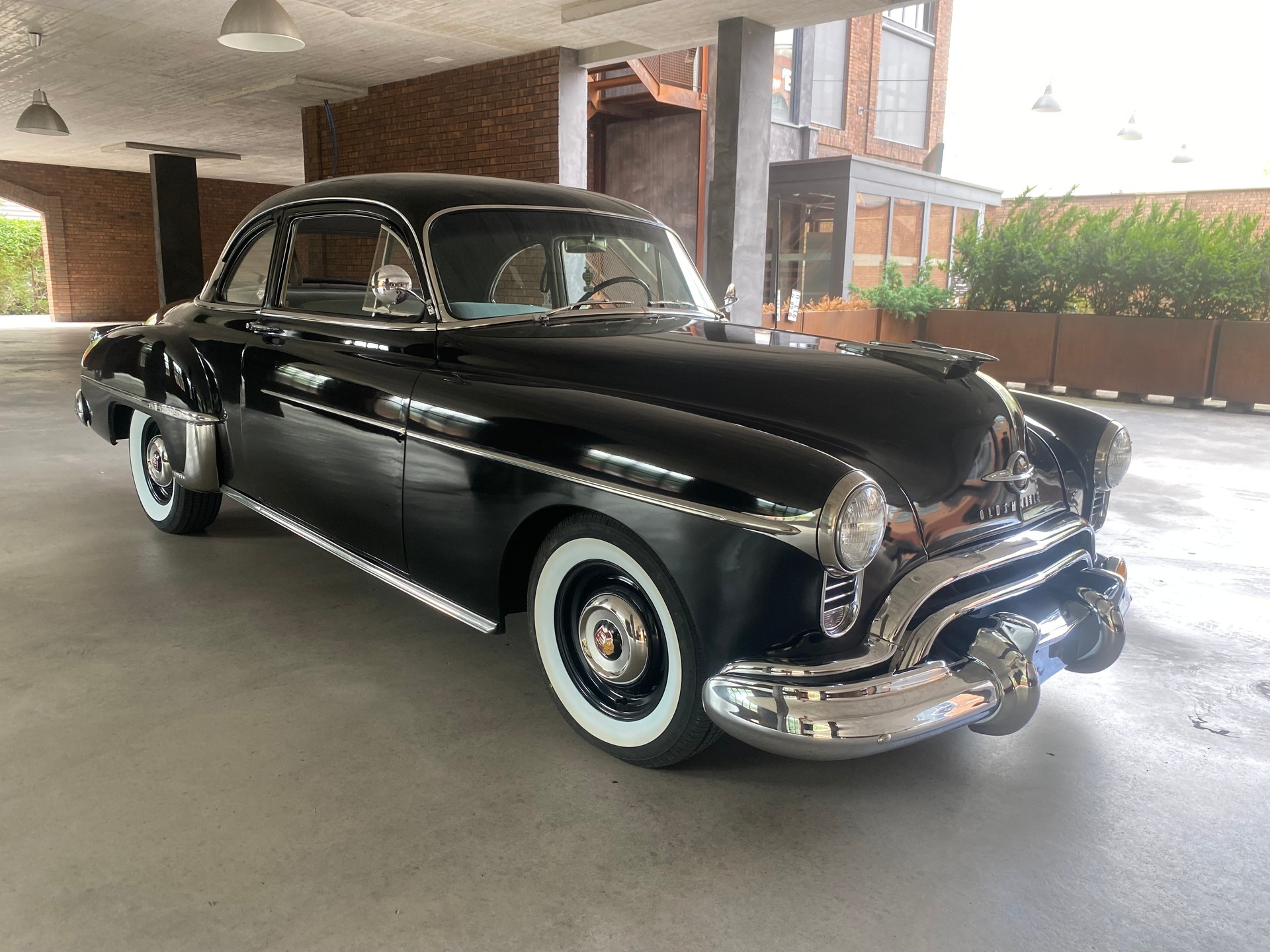 OLDSMOBILE 88 Futuramic Club Coupe-image-6