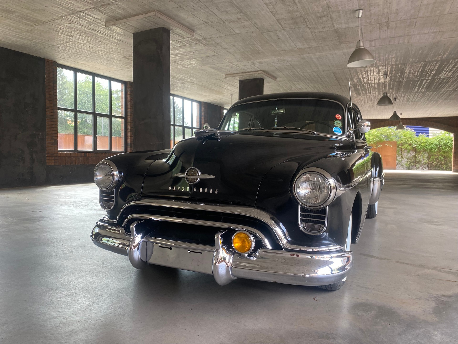OLDSMOBILE 88 Futuramic Club Coupe-image-4