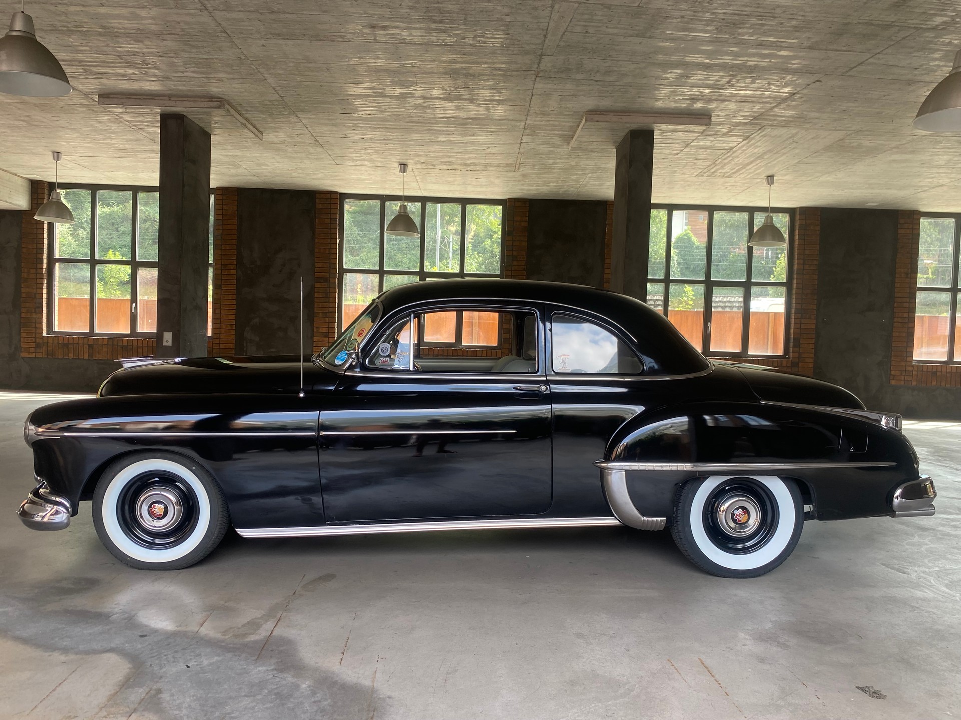 OLDSMOBILE 88 Futuramic Club Coupe-image-3